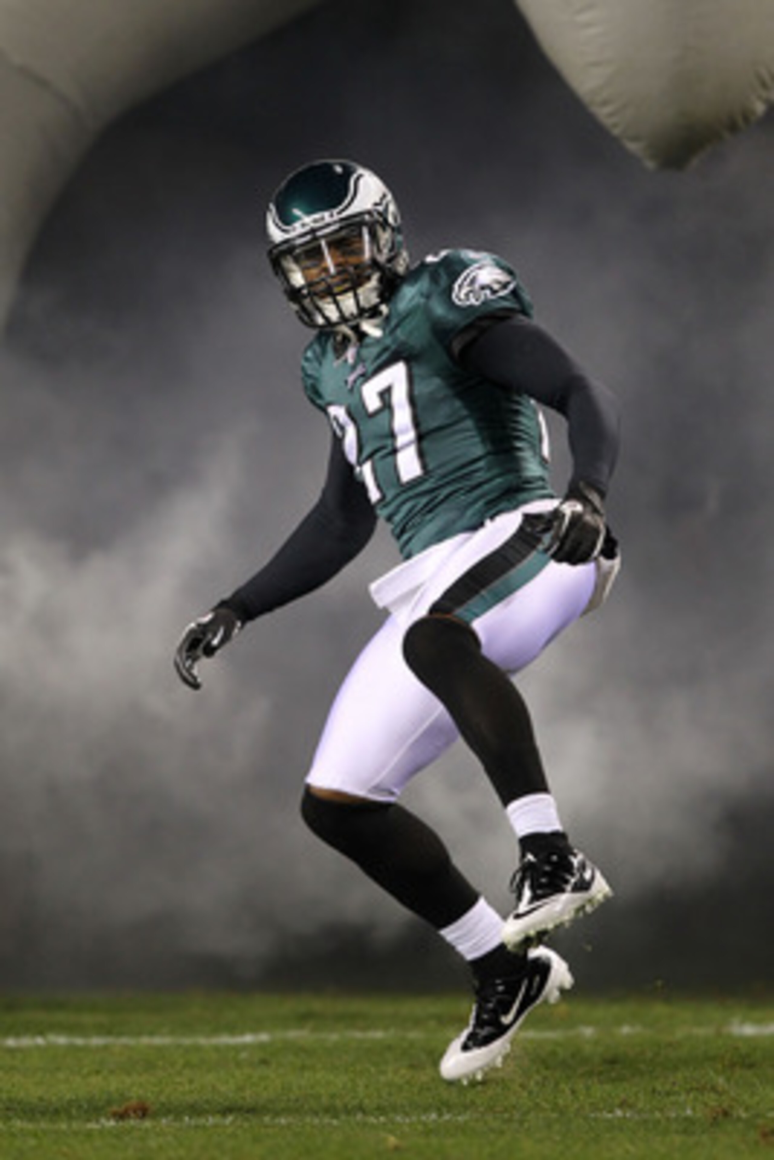 PHILADELPHIA, PA - DECEMBER 02: Quintin Mikell #27 of the Philadelphia Eagles takes the field during player introductions against the Houston Texans at Lincoln Financial Field on December 2, 2010 in Philadelphia, Pennsylvania. (Photo by Al Bello/Getty I PHILADELPHIA, PA - DECEMBER 02: Quintin Mikell #27 of the Philadelphia Eagles takes the field during player introductions against the Houston Texans at Lincoln Financial Field on December 2, 2010 in Philadelphia, Pennsylvania. (Photo by Al Bello/Getty I