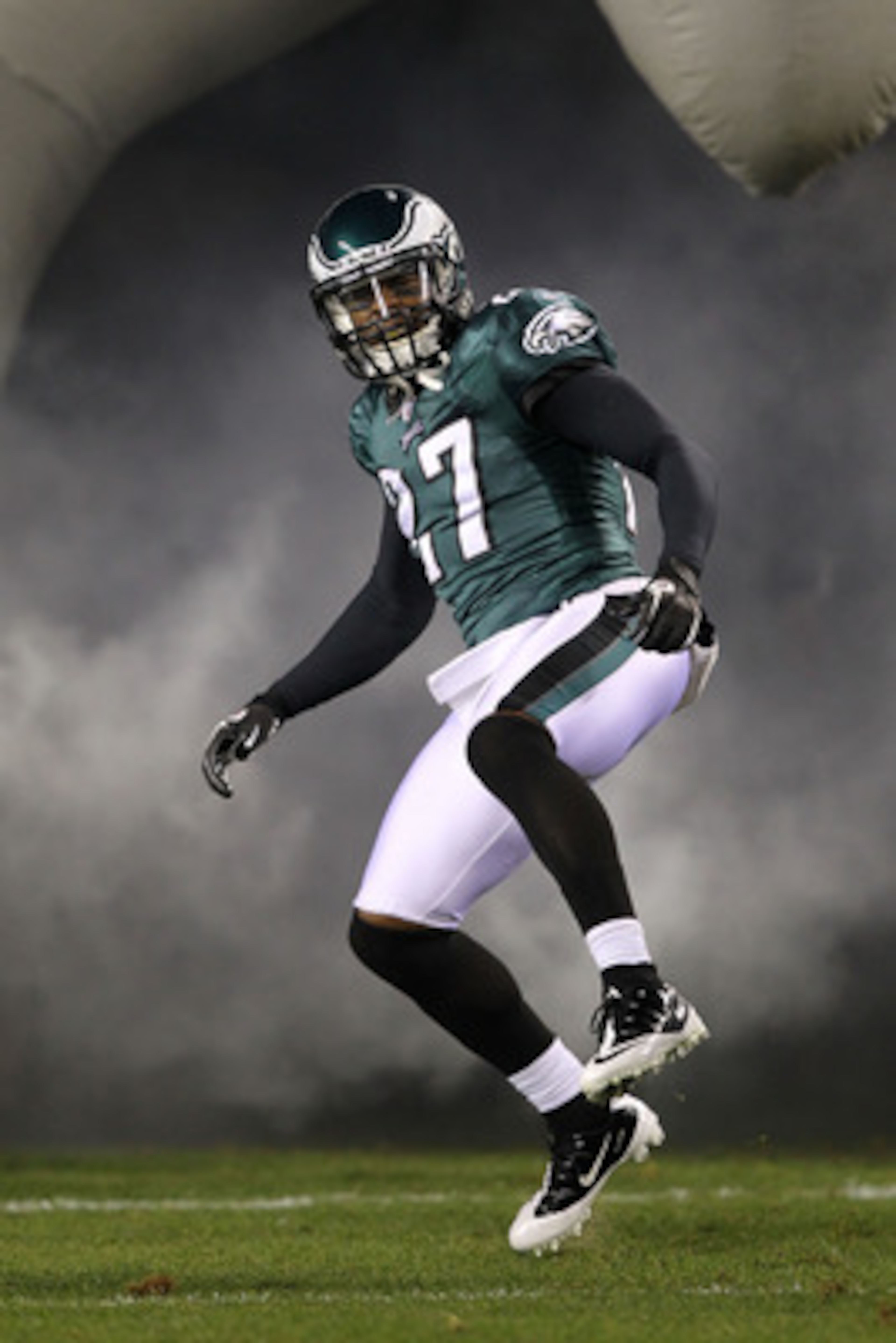PHILADELPHIA, PA - DECEMBER 02:  Quintin Mikell #27 of the Philadelphia Eagles takes the field during player introductions against the Houston Texans at Lincoln Financial Field on December 2, 2010 in Philadelphia, Pennsylvania.  (Photo by Al Bello/Getty I