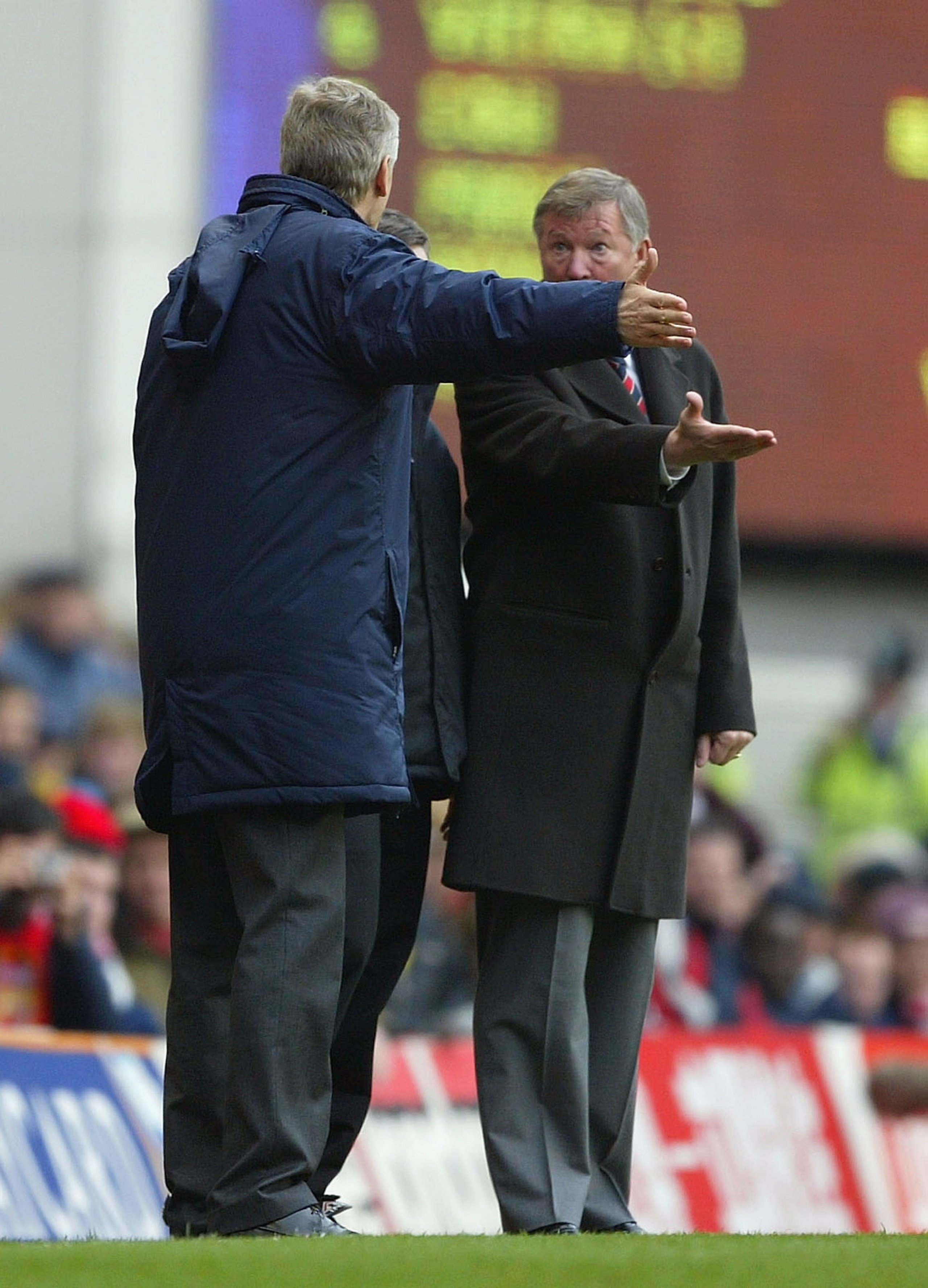 LONDON - MARCH 28:  Manager Arsene Wenger of Arsenal argues with manager Sir Alex Ferguson of Manchester United during the FA Barclaycard Premiership match between Arsenal and Manchester United at Highbury on March 28, 2004 in London.  (Photo by Clive Mas