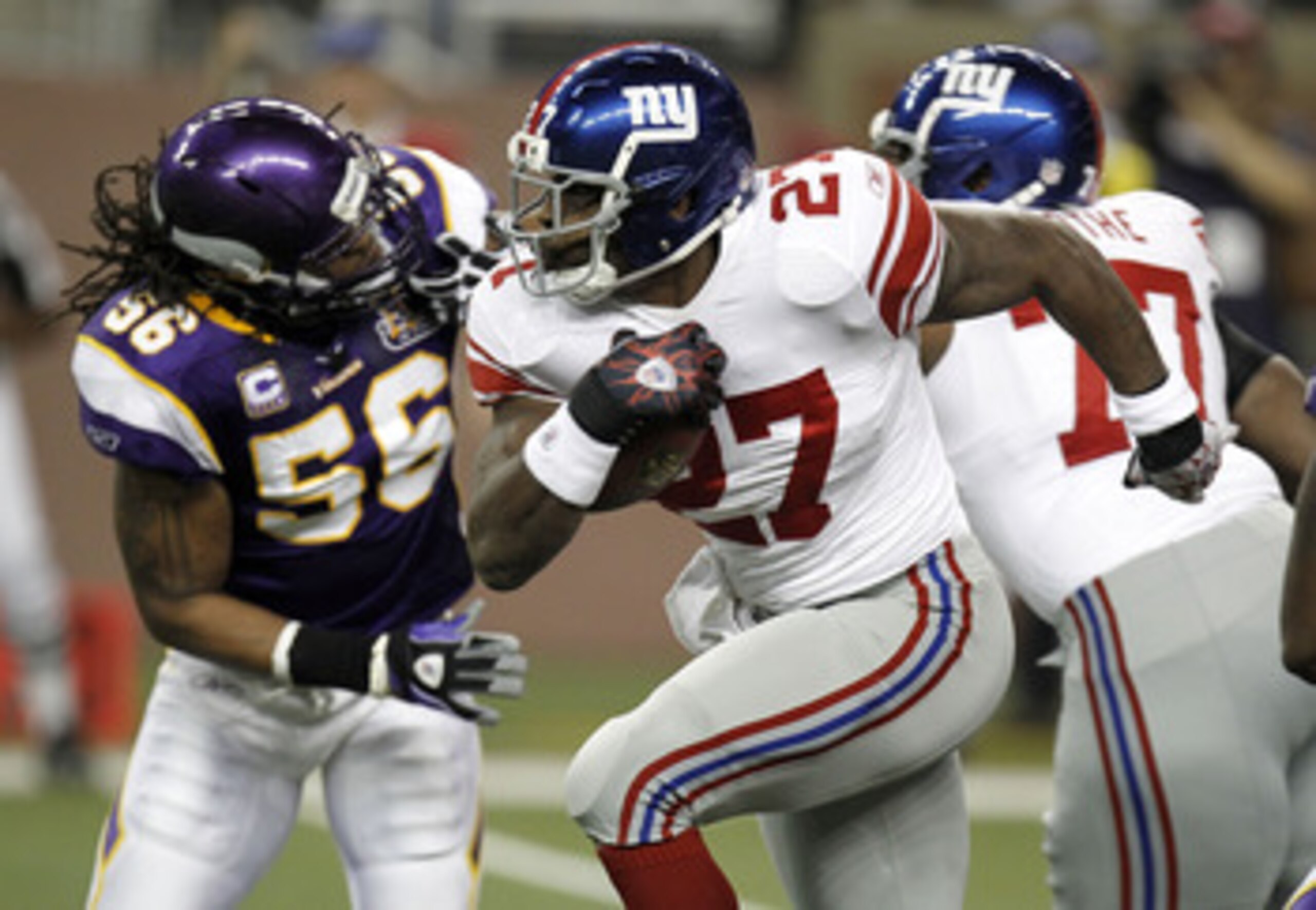 DETROIT, MI - DECEMBER 13:  Brandon Jacobs #27 of the New York Giants tries to outrun the tackle of E.J. Henderson #56 of the Minnesota Vikings at Ford Field on December 13, 2010 in Detroit, Michigan.  (Photo by Gregory Shamus/Getty Images)