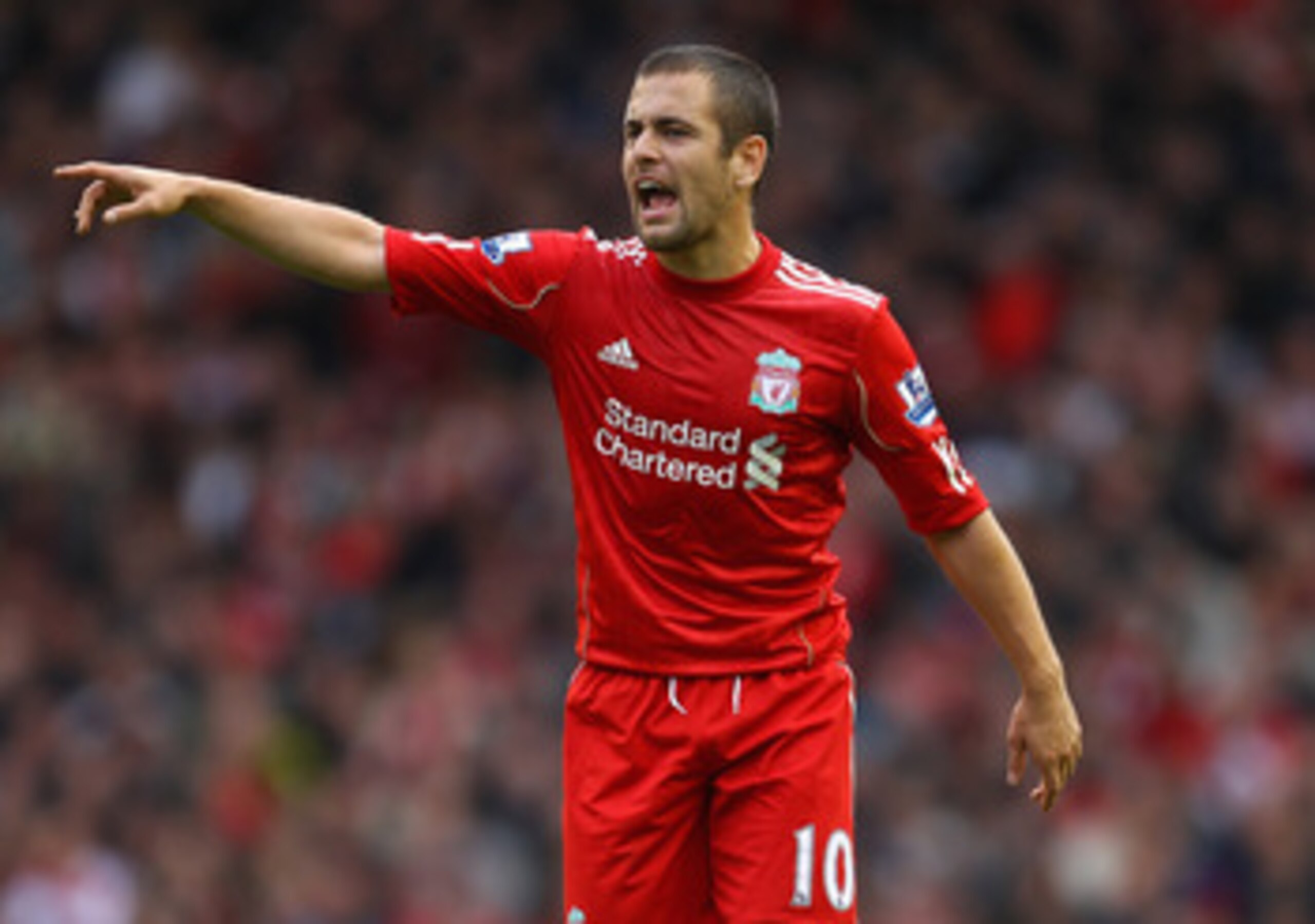 LIVERPOOL, ENGLAND - OCTOBER 03:  Joe Cole of Liverpool during the Barclays Premier League match between Liverpool and Blackpool at Anfield on October 3, 2010 in Liverpool, England.  (Photo by Alex Livesey/Getty Images)