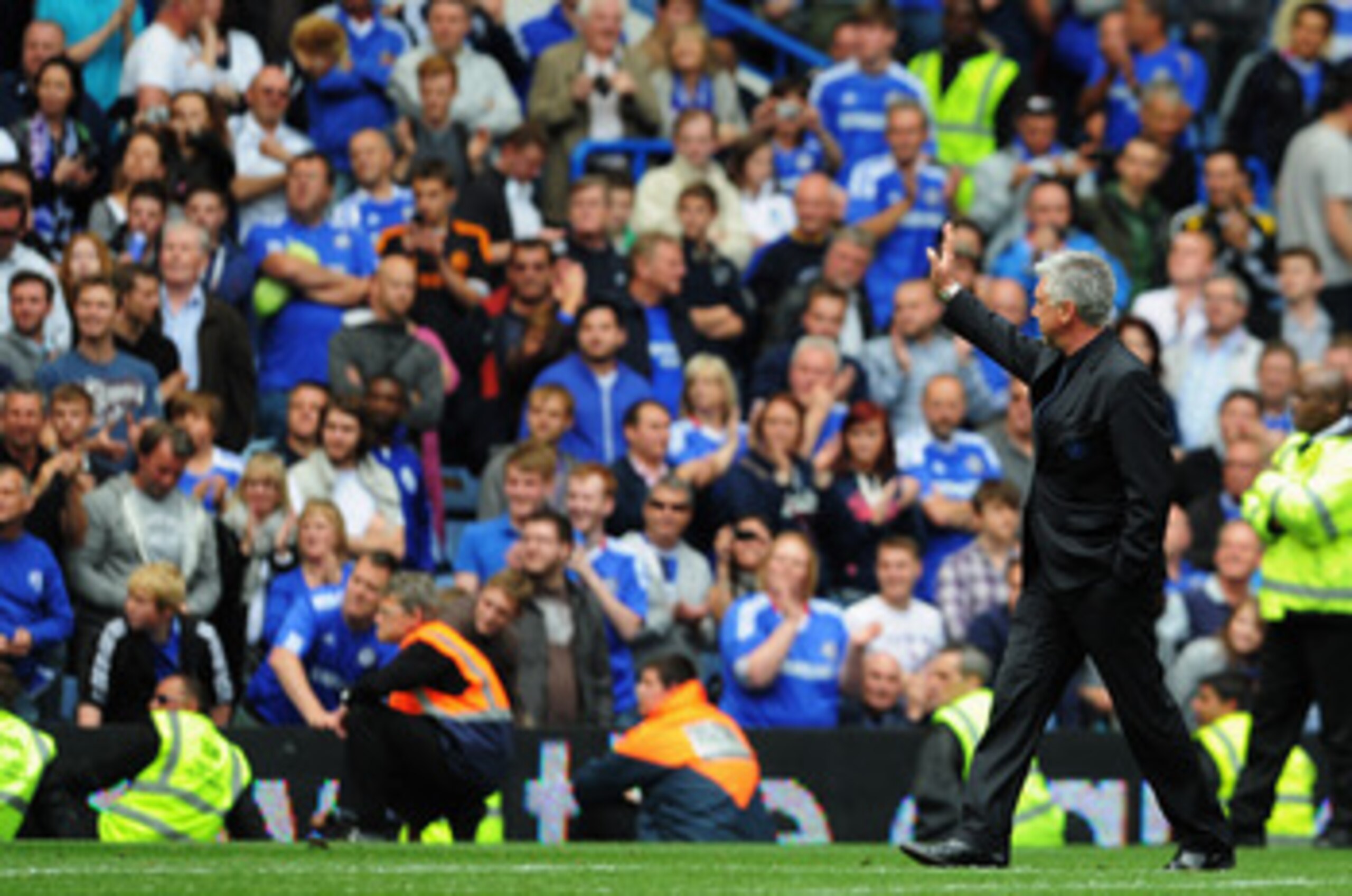 LONDON, ENGLAND - MAY 15:  Carlo Ancelotti the Chelsea manager acknowledges the home fans following the Barclays Premier League match between Chelsea and Newcastle United at Stamford Bridge on May 15, 2011 in London, England.  (Photo by Michael Regan/Gett