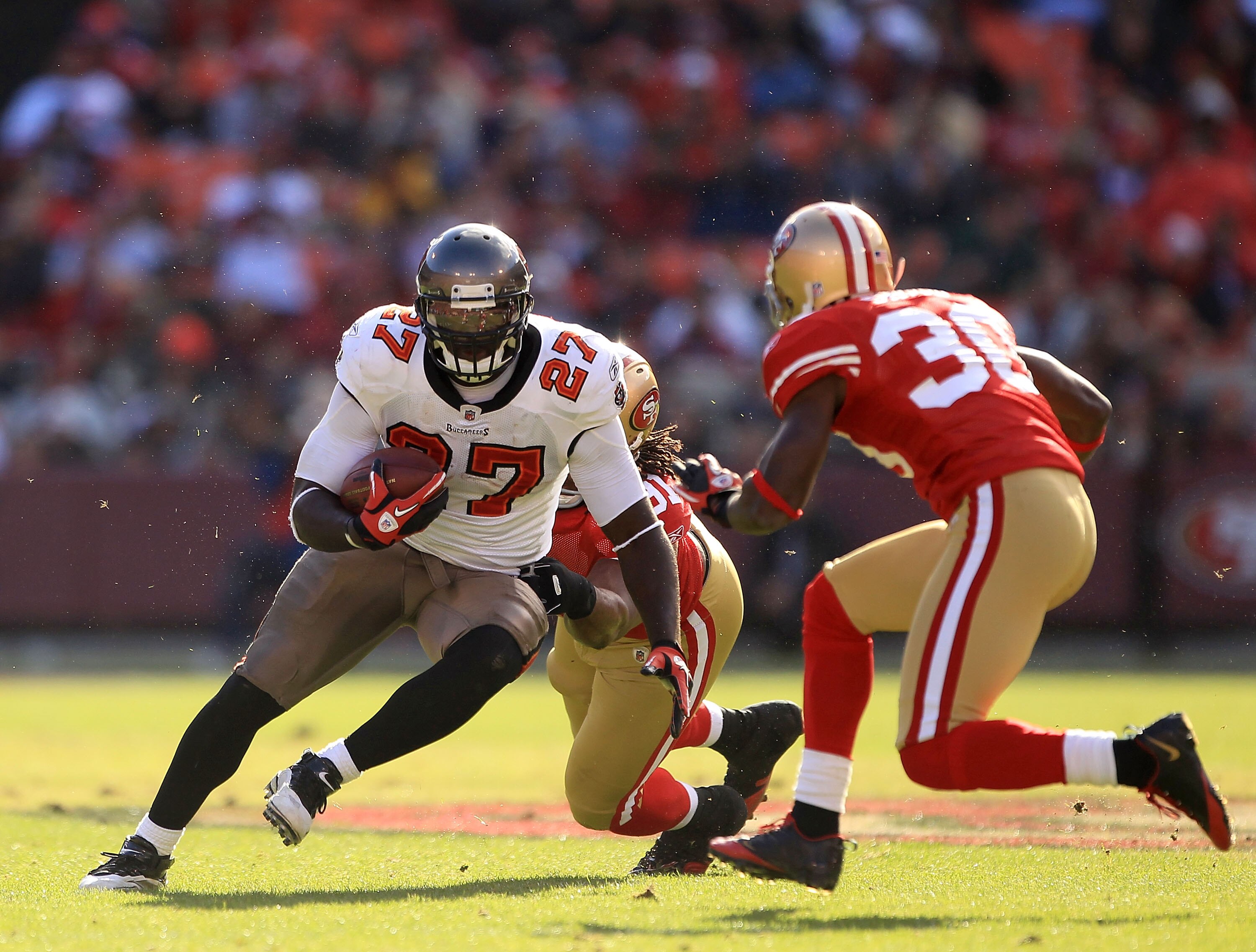 SAN FRANCISCO - NOVEMBER 21:  LeGarrette Blount #27 of the Tampa Bay Buccaneers in action against the San Francisco 49ers at Candlestick Park on November 21, 2010 in San Francisco, California.  (Photo by Ezra Shaw/Getty Images)