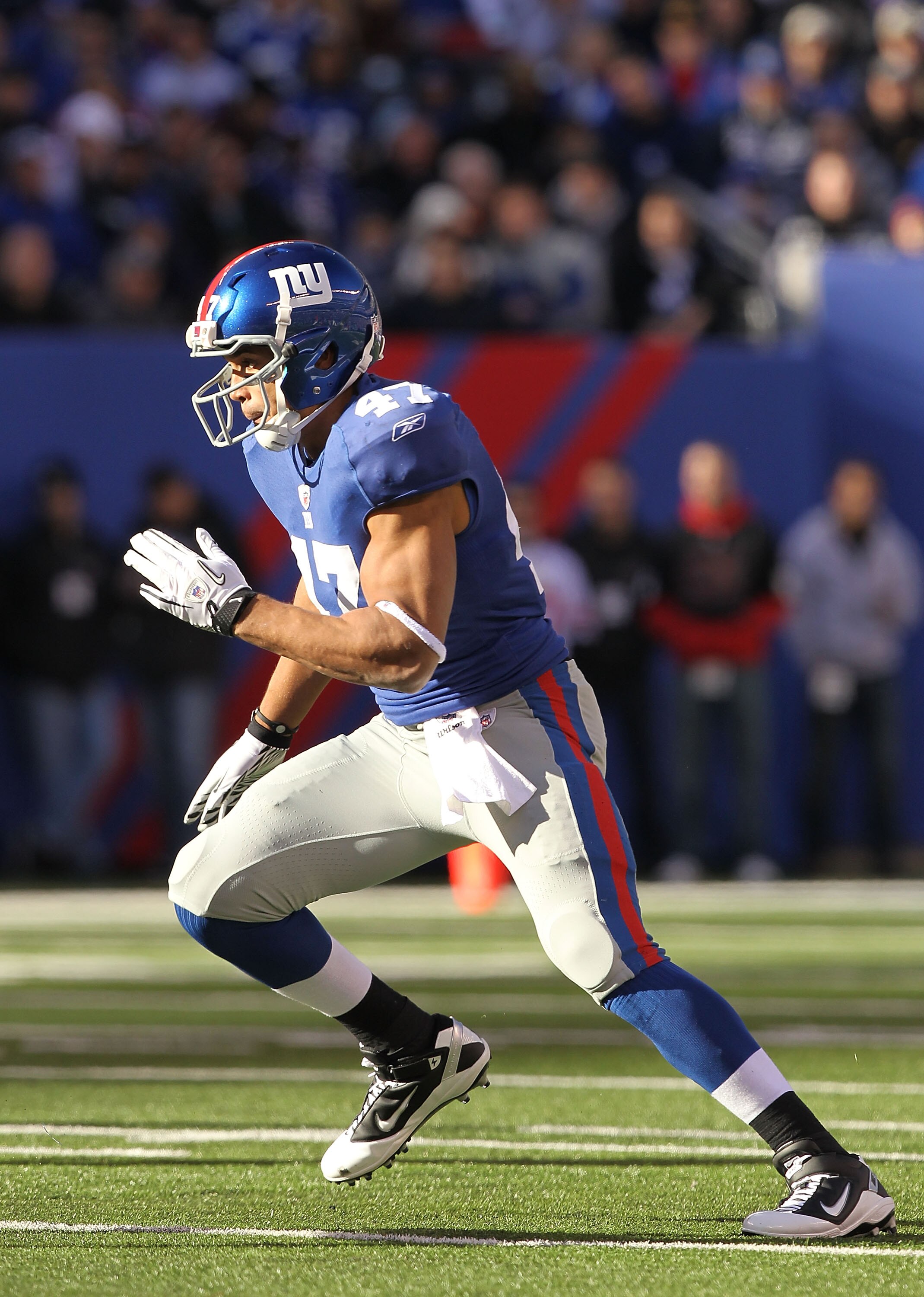 EAST RUTHERFORD, NJ - NOVEMBER 28:  Travis Beckum #47 of the New York Giants in action against the Jacksonville Jaguars during their game on November 28, 2010 at The New Meadowlands Stadium in East Rutherford, New Jersey.  (Photo by Al Bello/Getty Images)