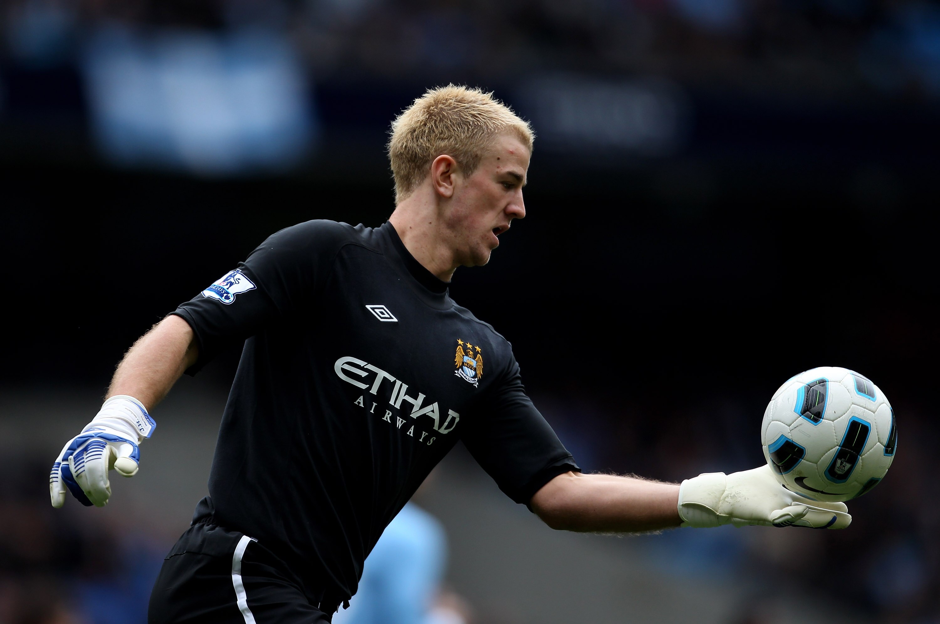 MANCHESTER, ENGLAND - APRIL 03:   Joe Hart of Manchester City in action during the Barclays Premier League match between Manchester City and Sunderland at the City of Manchester Stadium on April 3, 2011 in Manchester, England.  (Photo by Alex Livesey/Gett