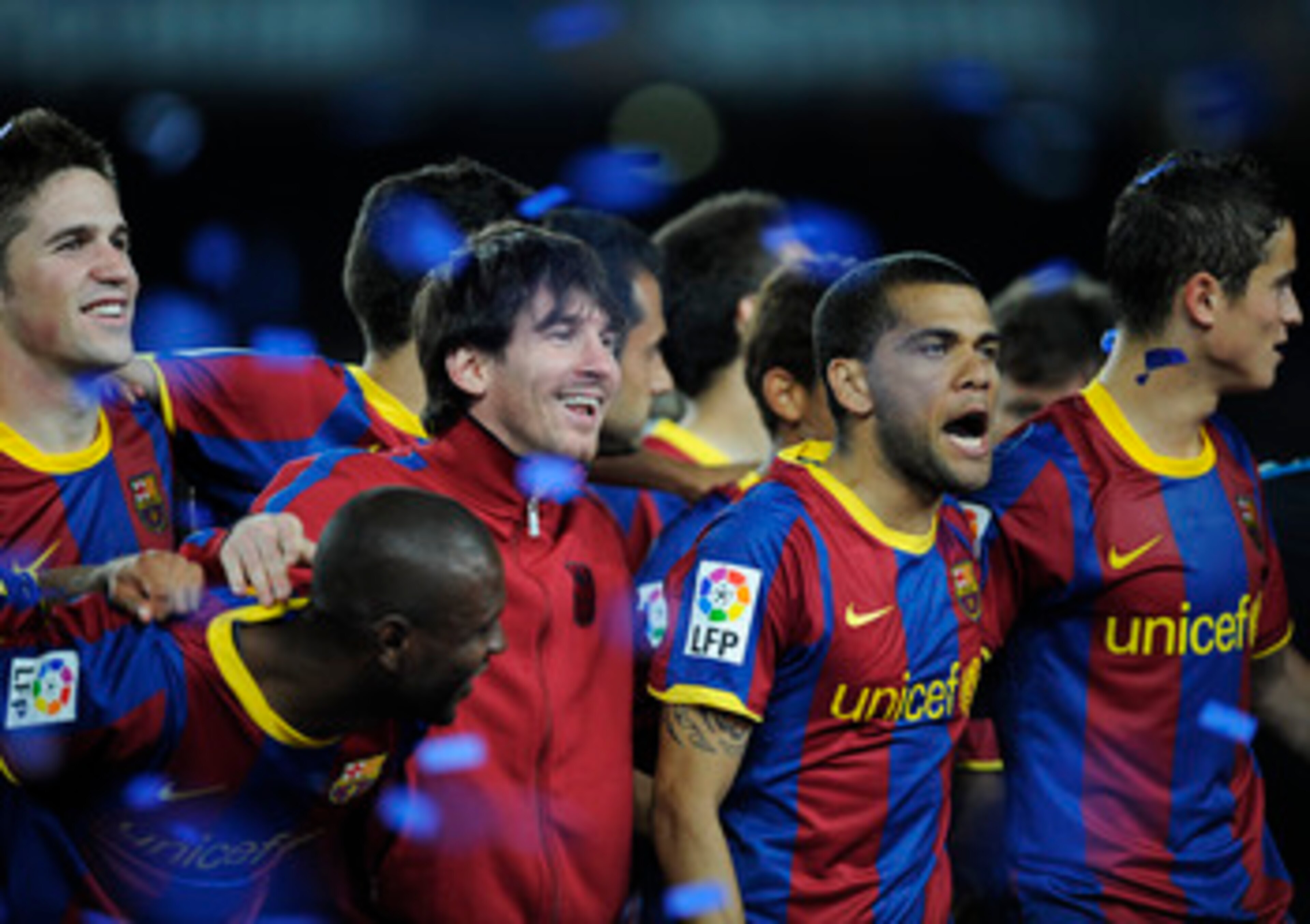 BARCELONA, SPAIN - MAY 15:  Lionel Messi (3rd L) and Dani Alves (2nd R) of FC Barcelona celebrate for winning Liga after the La Liga match between Barcelona and Deportivo La Coruna at Camp Nou Stadium on May 15, 2011 in Barcelona, Spain.  (Photo by David 