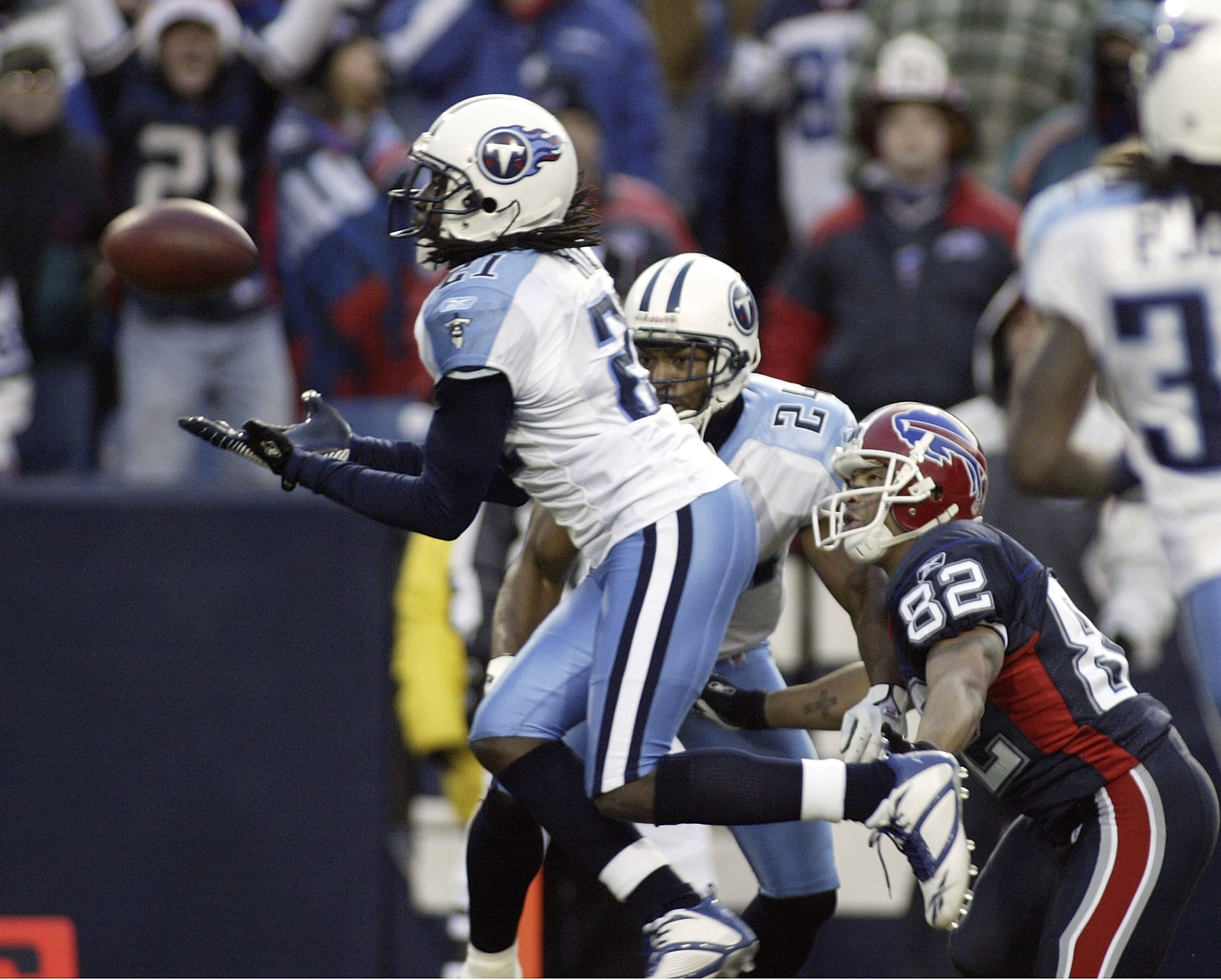 ORCHARD PARK, NY - DECEMBER 24:  Reynaldo Hill #21 of the Tennessee Titans intercepts a pass intended for Josh Reed #82 of the Buffalo Bills on December 24, 2006 at Ralph Wilson Stadium in Orchard Park, New York. The Titans defeated the Bills 30-29.  (Pho