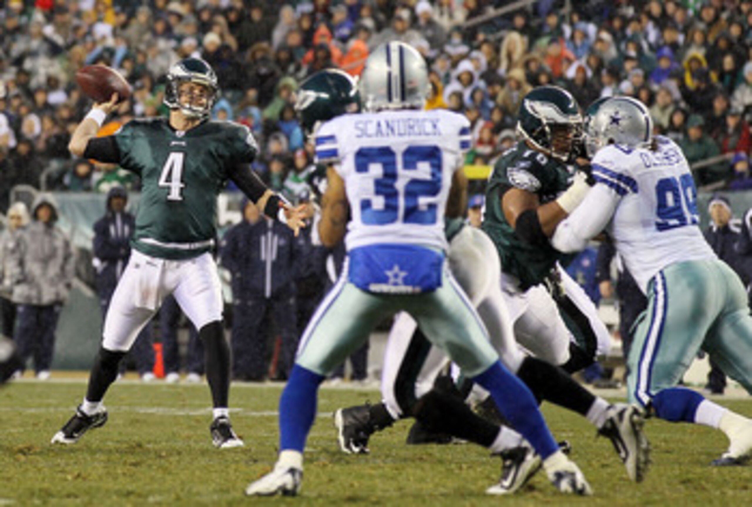 PHILADELPHIA, PA - JANUARY 02:  Kevin Kolb #4 of the Philadelphia Eagles throws a pass against the Dallas Cowboys on January 2, 2011 at Lincoln Financial Field in Philadelphia, Pennsylvania.  (Photo by Jim McIsaac/Getty Images)