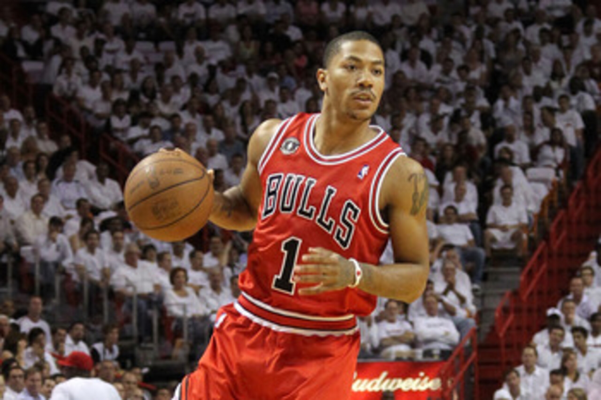 MIAMI, FL - MAY 24:  Derrick Rose #1 of the CHicago Bulls looks to pass against the Miami Heat in Game Four of the Eastern Conference Finals during the 2011 NBA Playoffs on May 24, 2011 at American Airlines Arena in Miami, Florida. NOTE TO USER: User expr