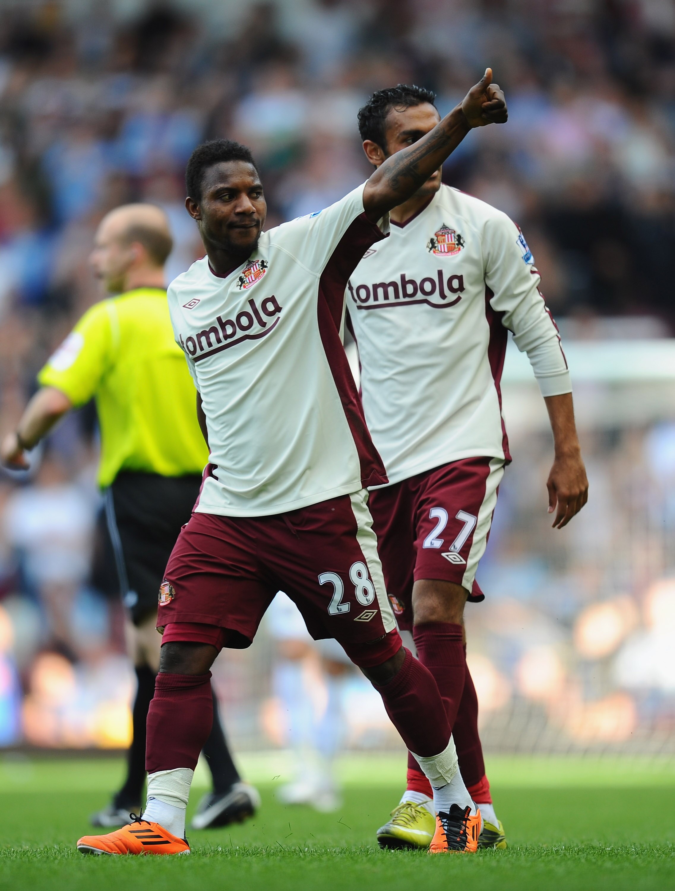 LONDON, ENGLAND - MAY 22:  Stephane Sessegnon of Sunderland celebrates after scoring his team's 2nd goal during the Barclays Premier League match between West Ham United and Sunderland at Boleyn Ground on May 22, 2011 in London, England.  (Photo by Mike H