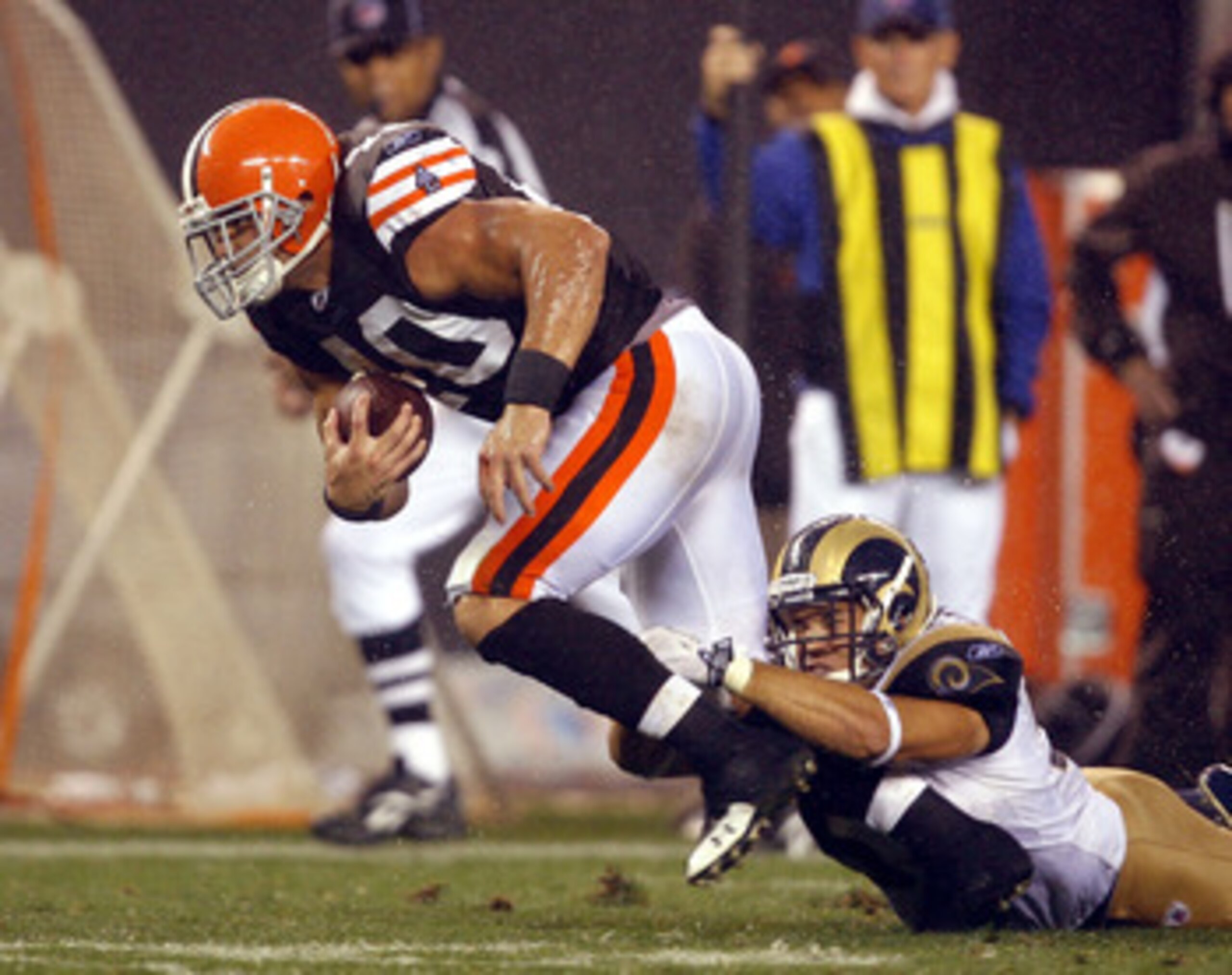 CLEVELAND - AUGUST 21:  Chris Chamberlain #57 of the St. Louis Rams tackles Peyton Hillis #40 of the Cleveland Browns at Cleveland Browns Stadium on August 21, 2010 in Cleveland, Ohio.  (Photo by Matt Sullivan/Getty Images)