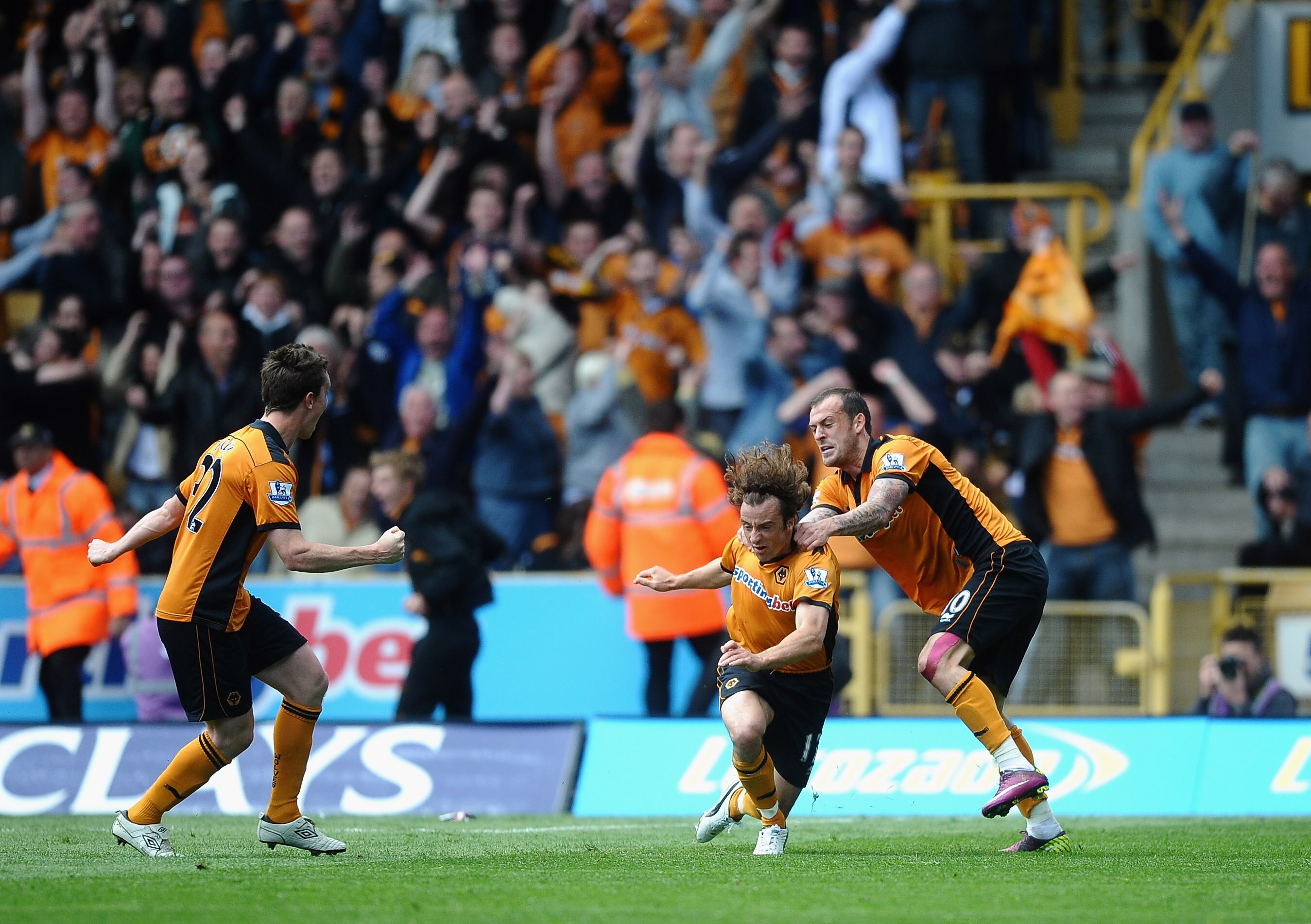 WOLVERHAMPTON, ENGLAND - MAY 22: Stephen Hunt of Wolverhampton Wanderers celebrates his goal with Steven Fletcher during the Barclays Premier League match between Wolverhampton Wanderers and Blackburn Rovers at Molineux on May 22, 2011 in Wolverhampton, E
