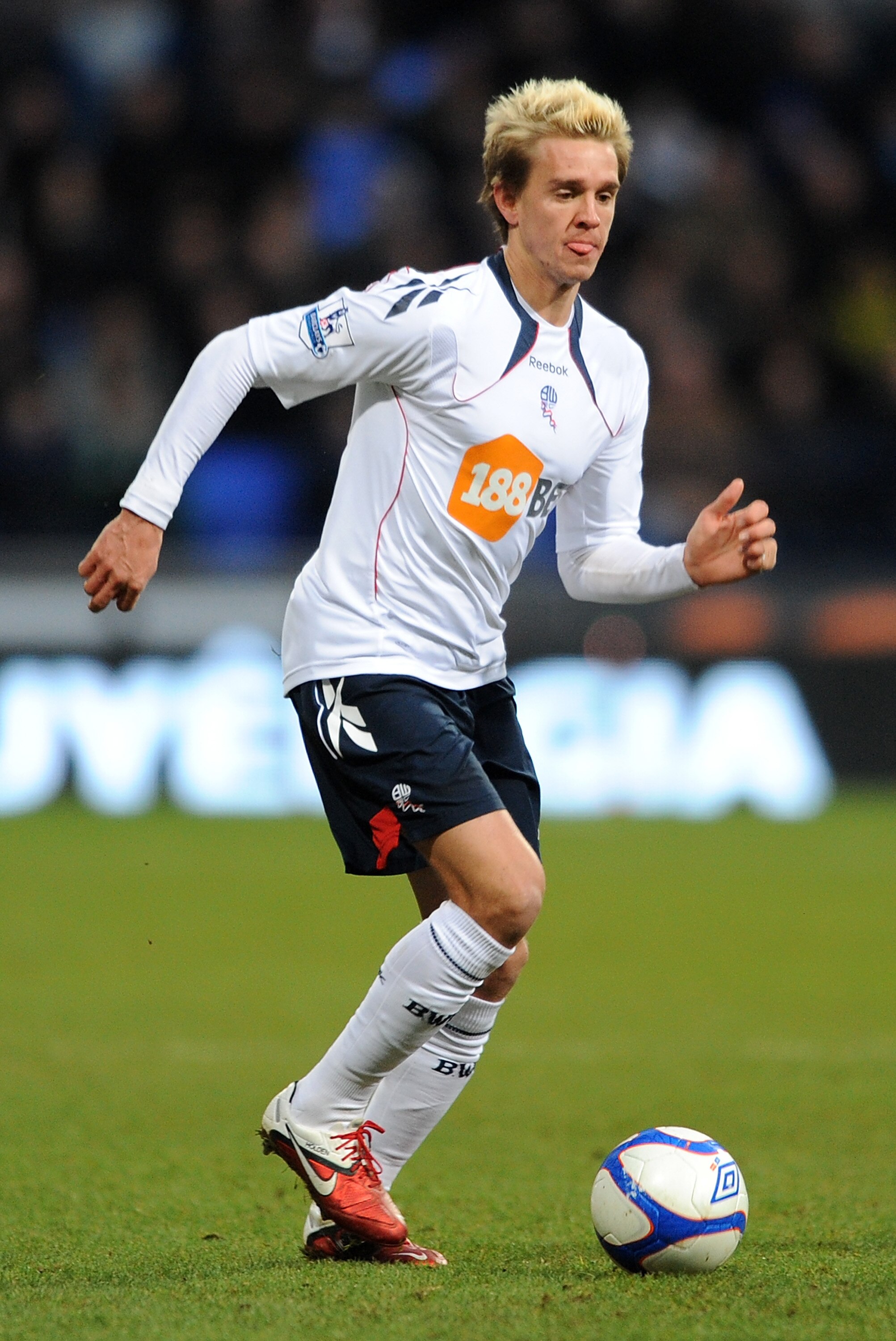 BOLTON, ENGLAND - JANUARY 29:  Stuart Holden of Bolton Wanderers in action during the FA Cup sponsored by E.ON 4th Round match between Bolton Wanderers and Wigan Athletic on January 29, 2011 in Bolton, England.  (Photo by Chris Brunskill/Getty Images)