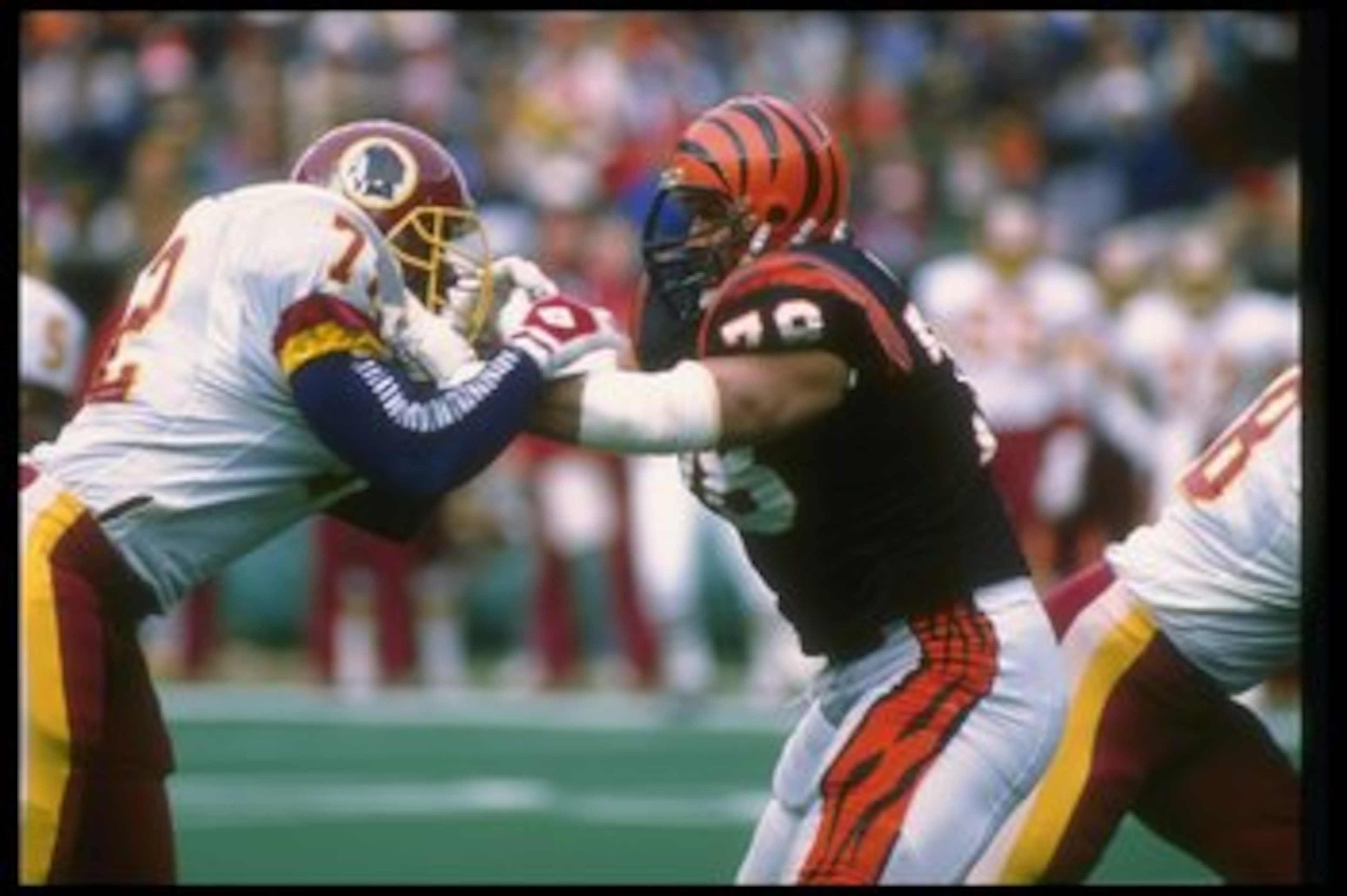 17 Dec 1988:  Offensive lineman Anthony Munoz of the Cincinnati Bengals (right) works against Washington Redskins defensive lineman Dexter Manley during a game at Riverfront Stadium in Cincinnati, Ohio.  The Bengals won the game, 20-17. Mandatory Credit:
