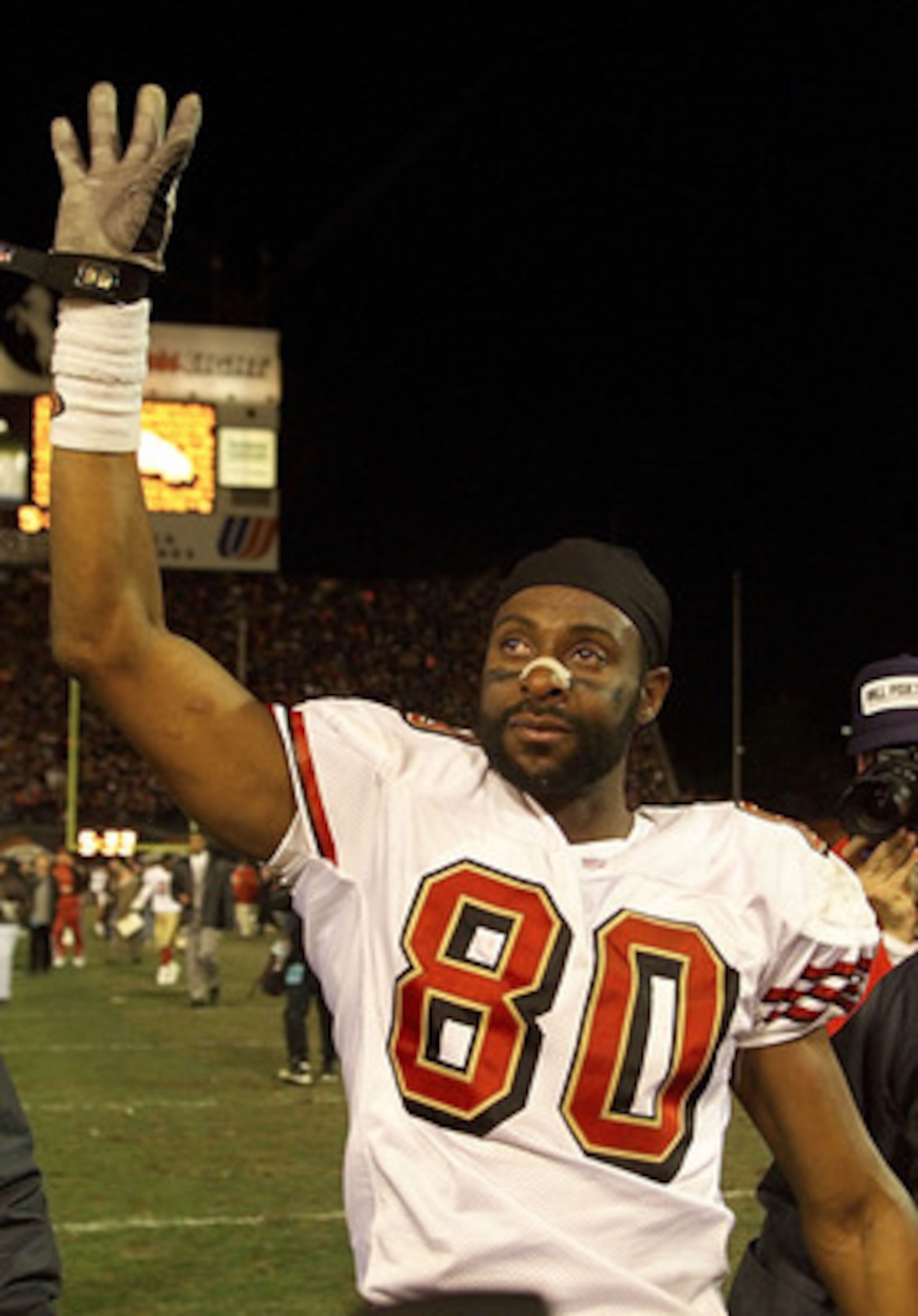 23 Dec 2000: Jerry Rice #80 of the San Francisco 49ers waves as he sheds a tear, in perhaps his final game as a 49er, at the end of the game against the Denver Broncos at Mile High Stadium in Denver, Colorado.  The Broncos won 38-9.  DIGITAL IMAGE. Mandat
