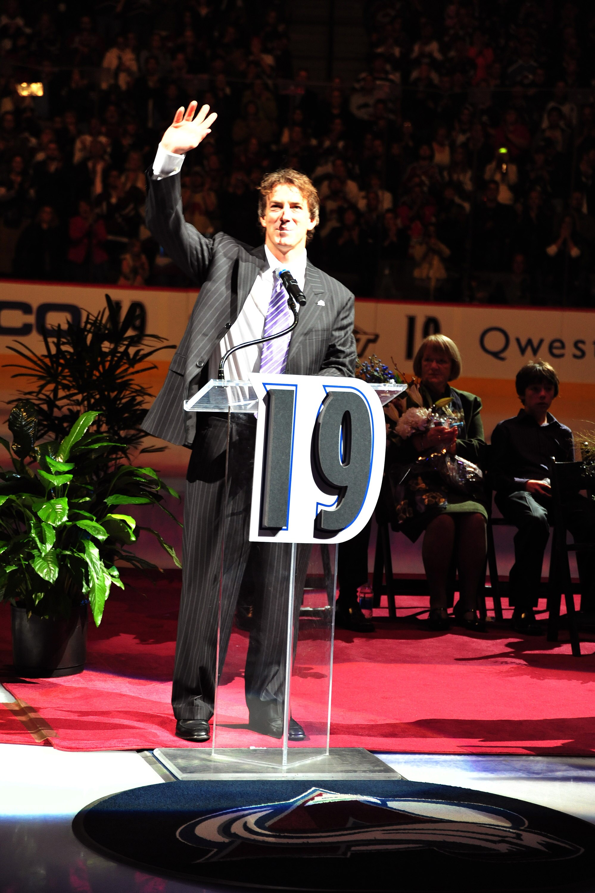 DENVER - OCTOBER 1: Joe Sakic waves to the crowd as his number is retired by the Colorado Avalanche and hoisted to the rafters in a pregame ceremony at the Pepsi Center on October 1, 2009 in Denver, Colorado. (Photo by Garrett W. Ellwood/Getty Images)
