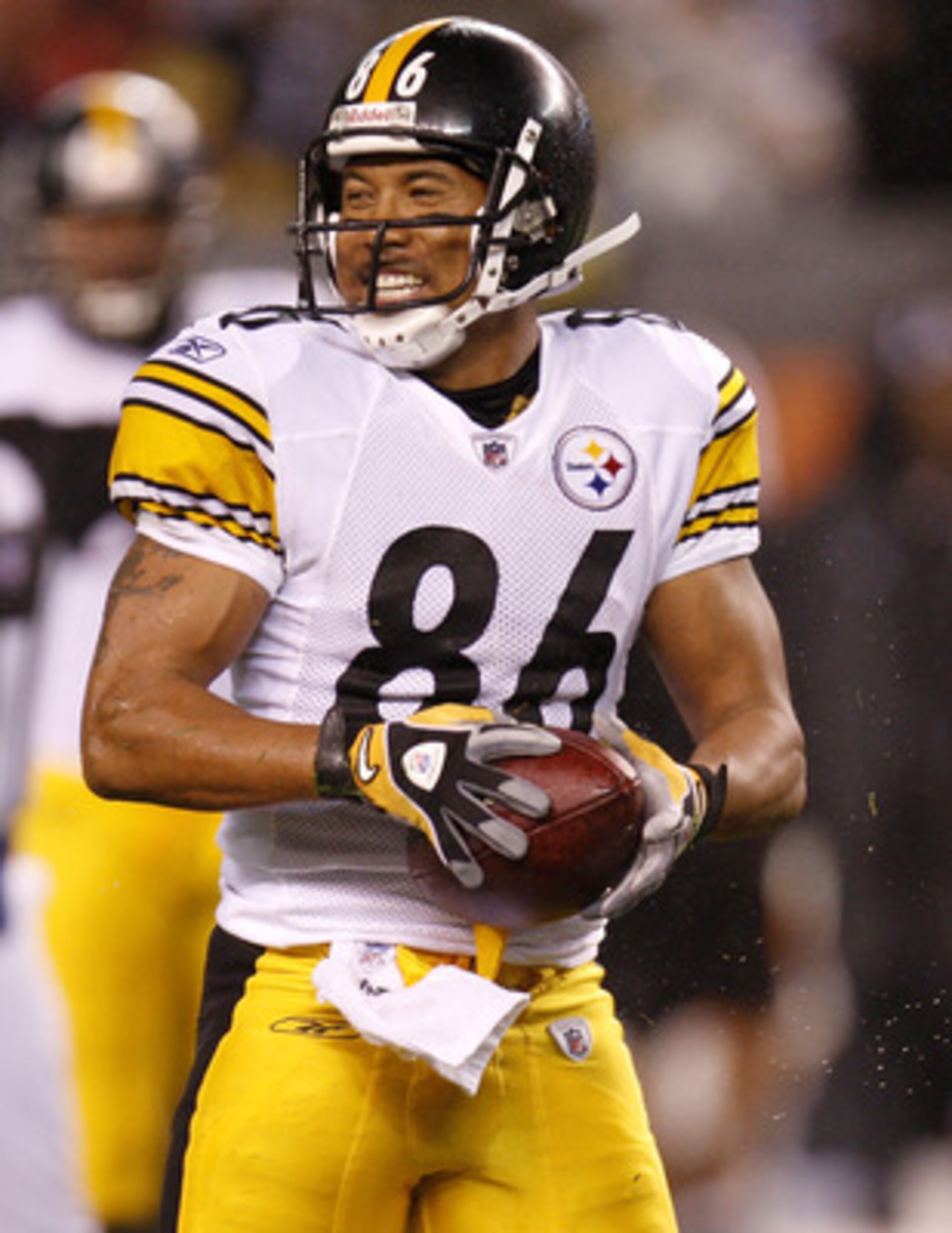 CLEVELAND - SEPTEMBER 14: Hines Ward #86 of the Pittsburgh Steelers smiles after a first down catch while playing the Cleveland Browns on September 14, 2008 at Cleveland Browns Stadium in Cleveland, Ohio. (Photo by Gregory Shamus/Getty Images) CLEVELAND - SEPTEMBER 14: Hines Ward #86 of the Pittsburgh Steelers smiles after a first down catch while playing the Cleveland Browns on September 14, 2008 at Cleveland Browns Stadium in Cleveland, Ohio. (Photo by Gregory Shamus/Getty Images)