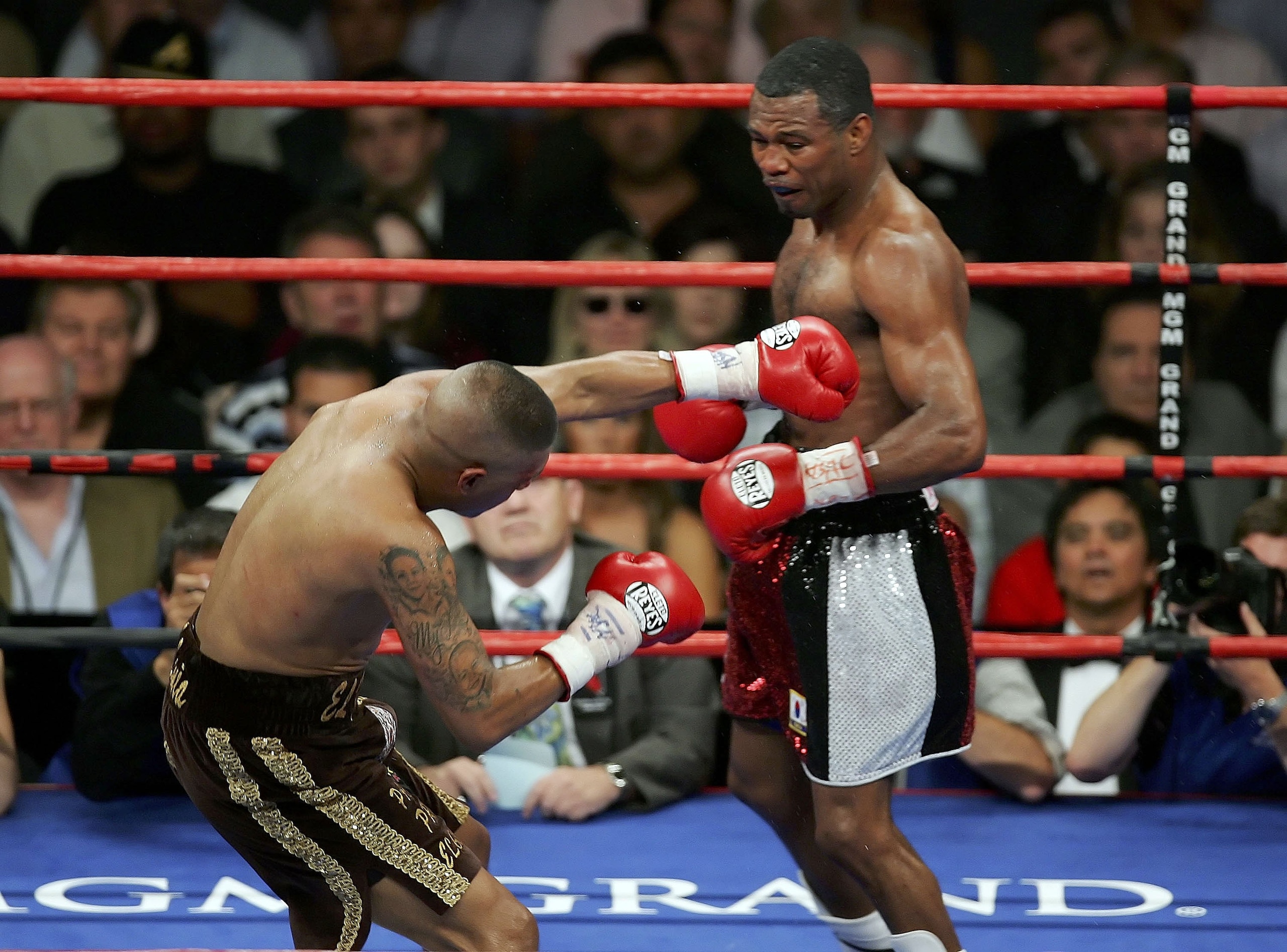 LAS VEGAS - JULY 15:  Shane Mosley (R) knocks back Fernando Vargas during their junior middleweight rematch fight at the MGM Grand Garden Arena July 15, 2006 in Las Vegas, Nevada. Mosley won the bout by TKO in the 6th round.  (Photo by Ethan Miller/Getty
