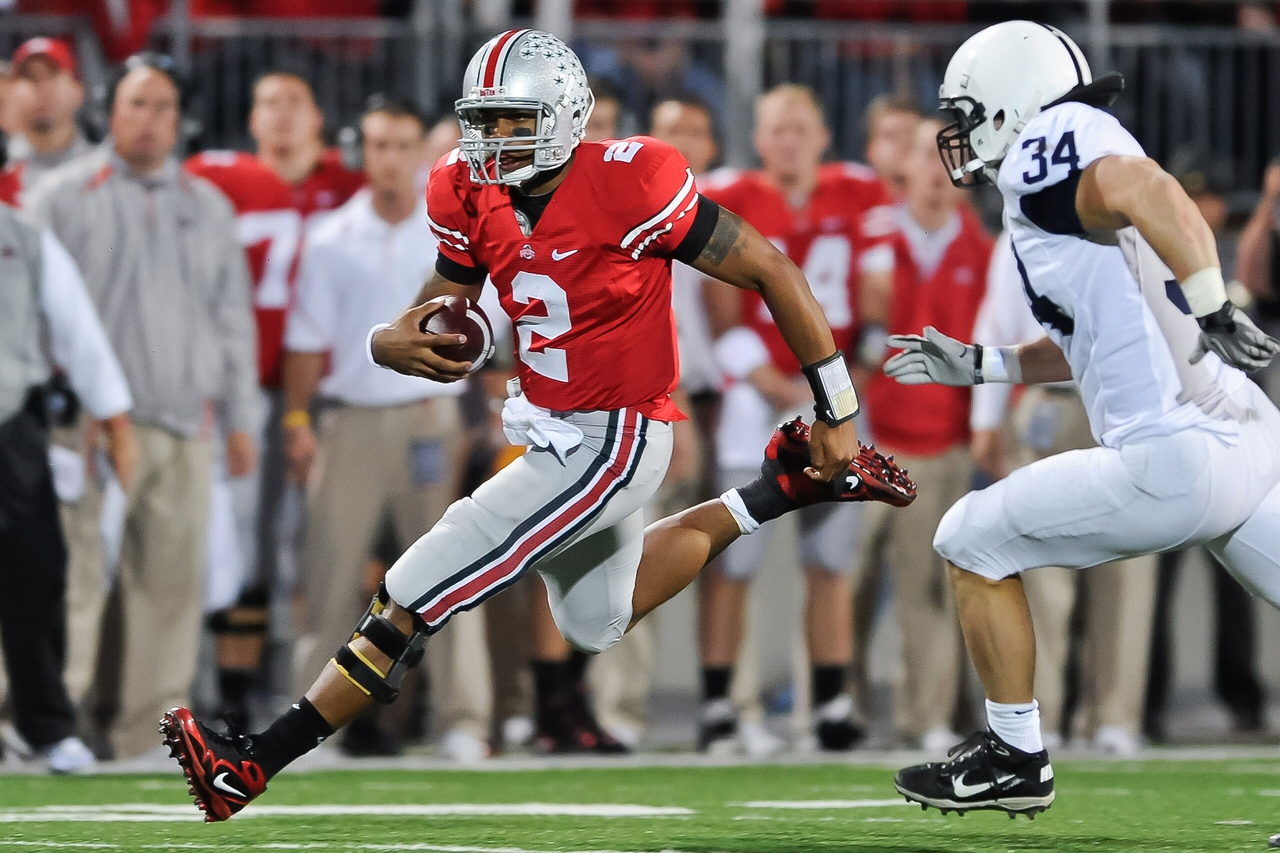 COLUMBUS, OH - NOVEMBER 13:  Quarterback Terrelle Pryor #2 of the Ohio State Buckeyes runs with the ball against the Penn State Nittany Lions at Ohio Stadium on November 13, 2010 in Columbus, Ohio.  (Photo by Jamie Sabau/Getty Images)