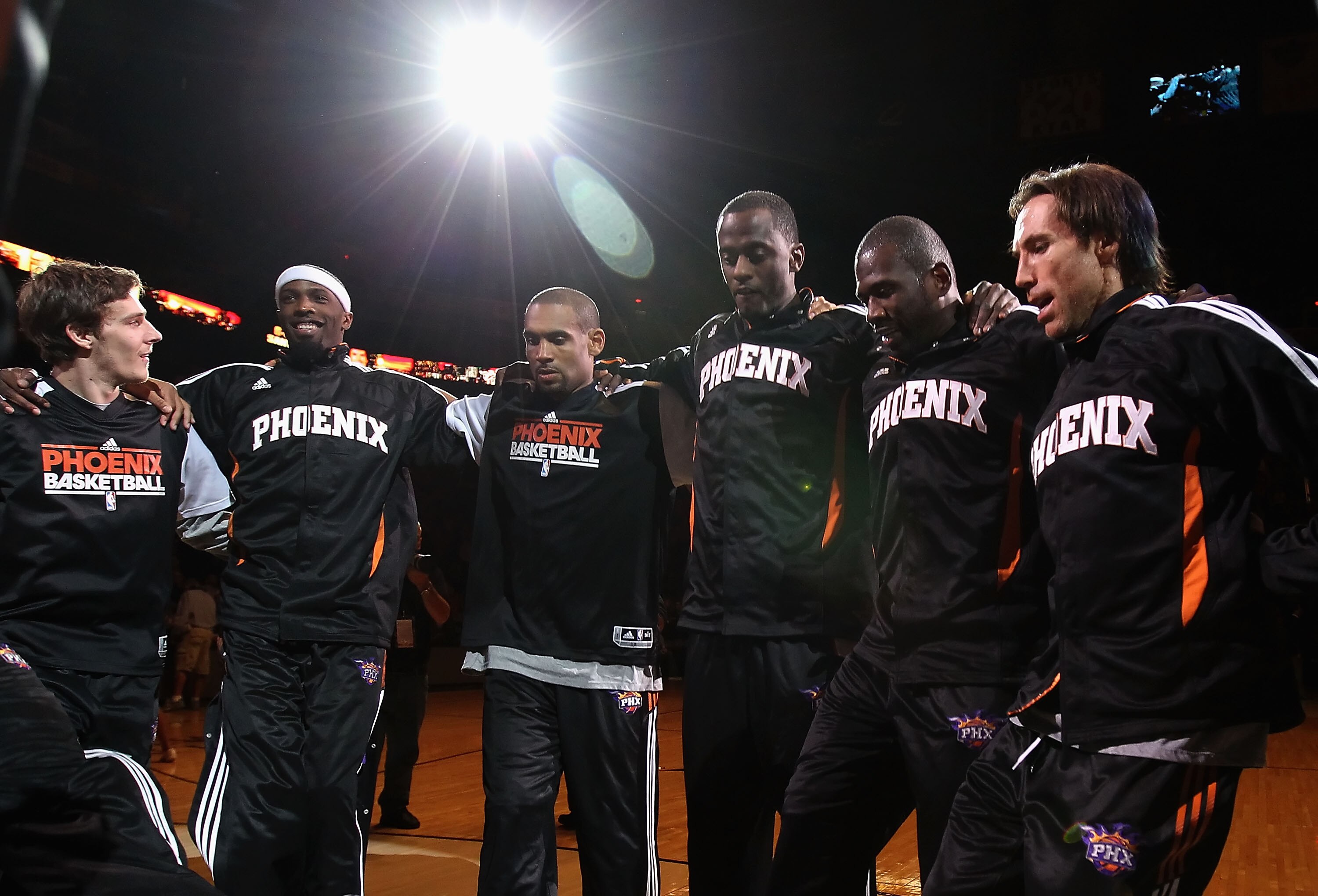 PHOENIX - DECEMBER 10:   (L-R) Goran Dragic #2, Hakim Warrick #21,Grant Hill #33, Earl Barron #30, Jason Richardson #23 and Steve Nash #13 of the Phoenix Suns huddle up before the NBA game against the Portland Trail Blazers at US Airways Center on Decembe