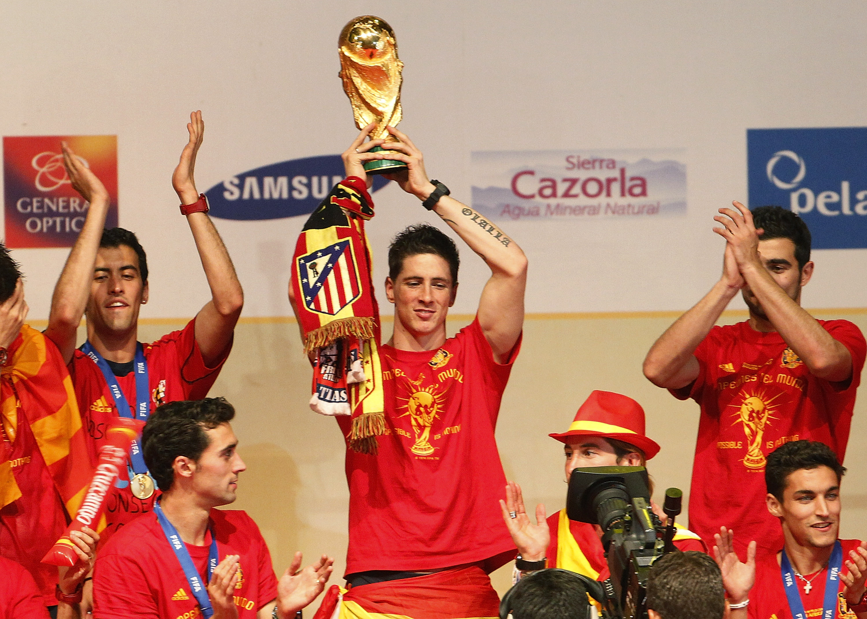 MADRID, SPAIN - JULY 12: Fernando Torres of the Spanish national football team holds up the trophy during the Spanish team's victory parade following their win in the 2010 FIFA World Cup on July 12, 2010 in Madrid, Spain. (Photo by Daniel Sastre/Getty Ima