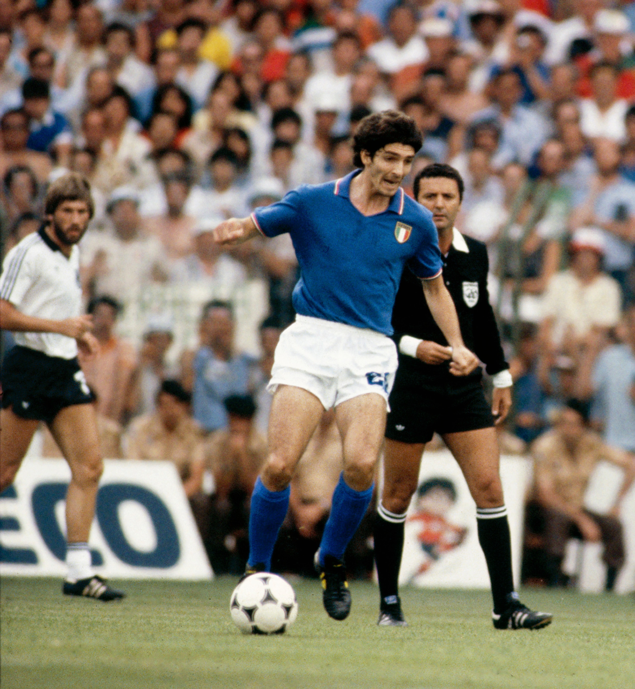 MADRID, SPAIN - JULY 5:  Paolo Rossi of Italy in action during the World Cup Final match between West Germany and Italy held at the Bernabeu Stadium, Madrid, Spain on July 11, 1982. Italy won the match 3-1. (Photo by Getty Images)