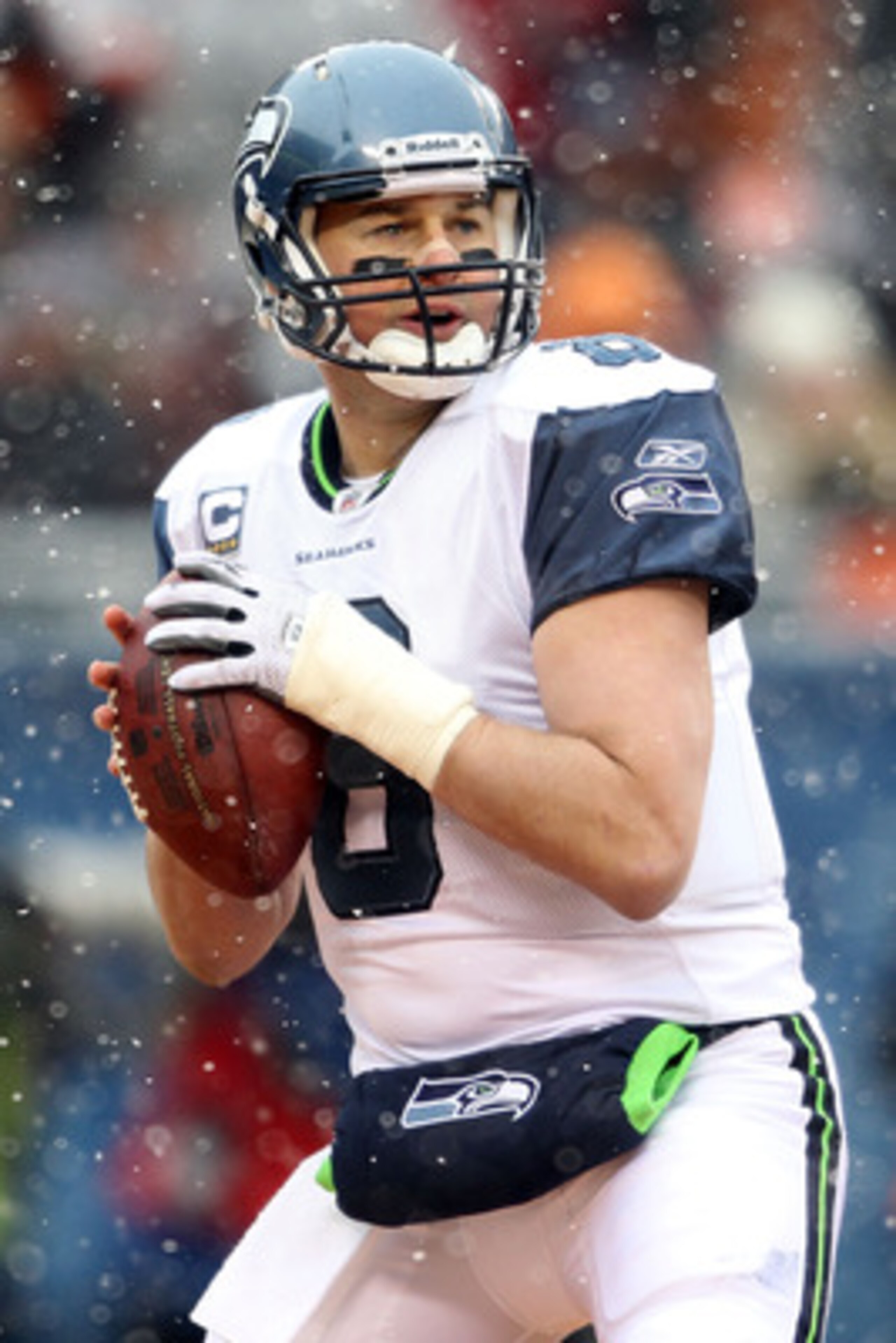 CHICAGO, IL - JANUARY 16:  Quarterback Matt Hasselbeck #8 of the Seattle Seahawks looks to pass against the Chicago Bears in the 2011 NFC divisional playoff game at Soldier Field on January 16, 2011 in Chicago, Illinois.  (Photo by Andy Lyons/Getty Images