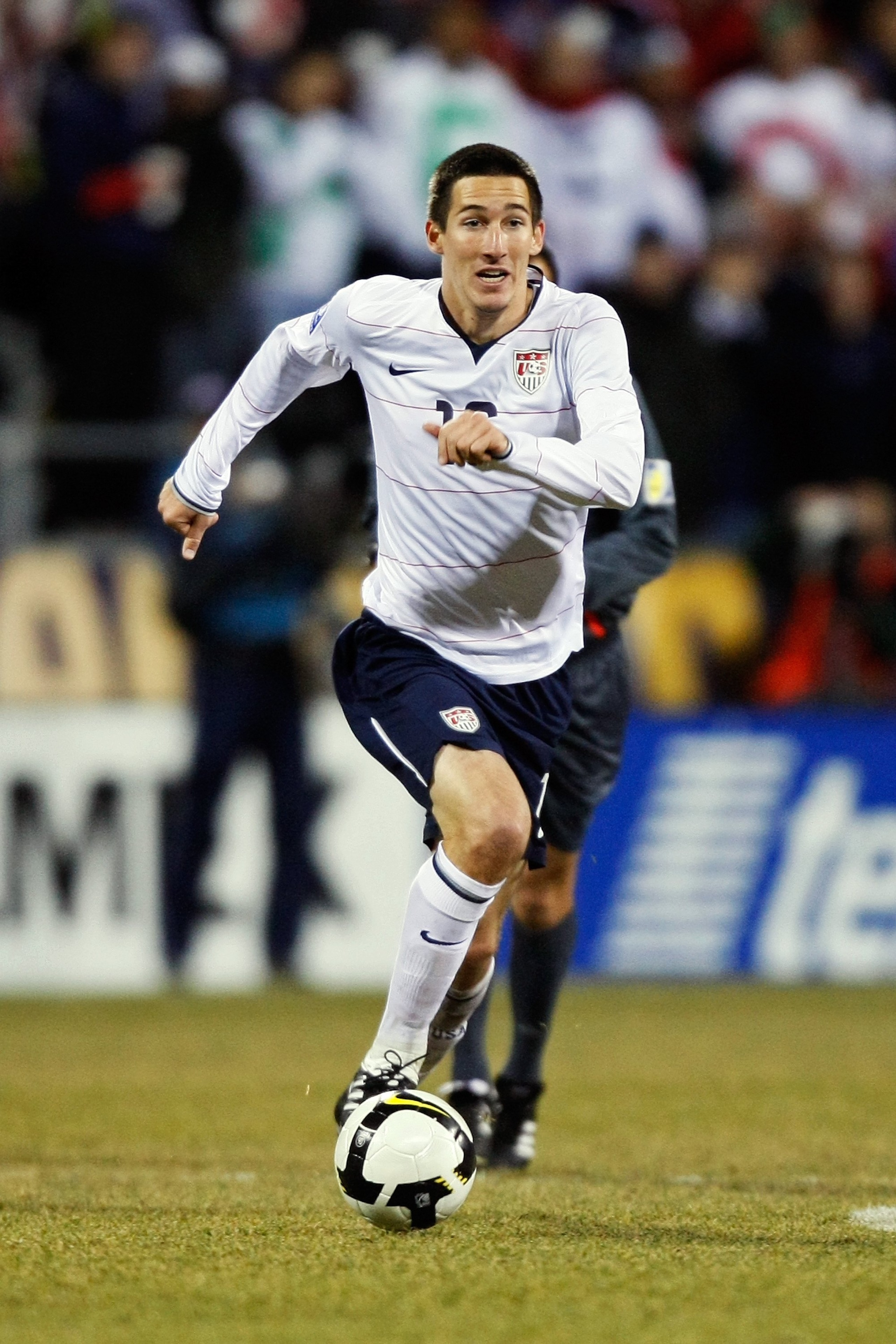 COLUMBUS, OH - FEBRUARY 11:  Sacha Kljestan #16 of USA dribbles the ball against Mexico during a FIFA 2010 World Cup qualifying match in the CONCACAF region on February 11, 2009 at Columbus Crew Stadium in Columbus, Ohio. (Photo by Jamie Sabau/Getty Image