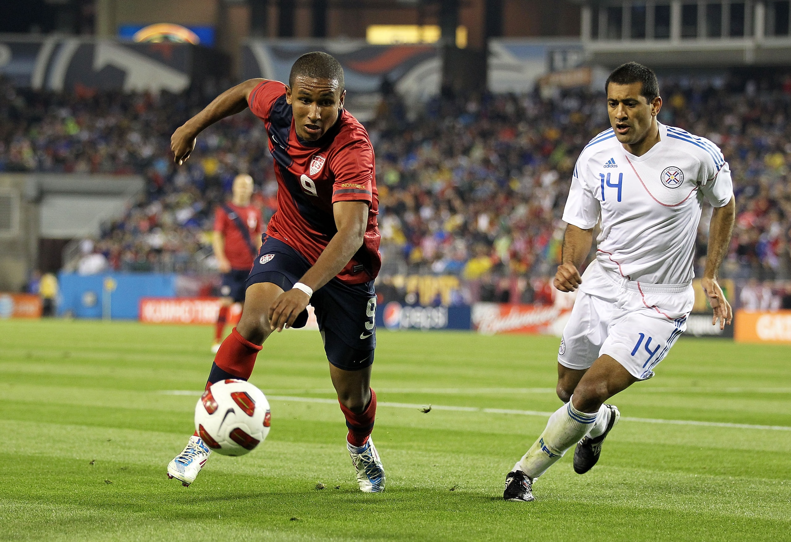 NASHVILLE, TN - MARCH 29:  Juan Agudelo #9 of the United States controls the ball while defended by Paulo Da Silva #14 of Paraguay during an international friendly match at LP Field on March 29, 2011 in Nashville, Tennessee.  (Photo by Andy Lyons/Getty Im