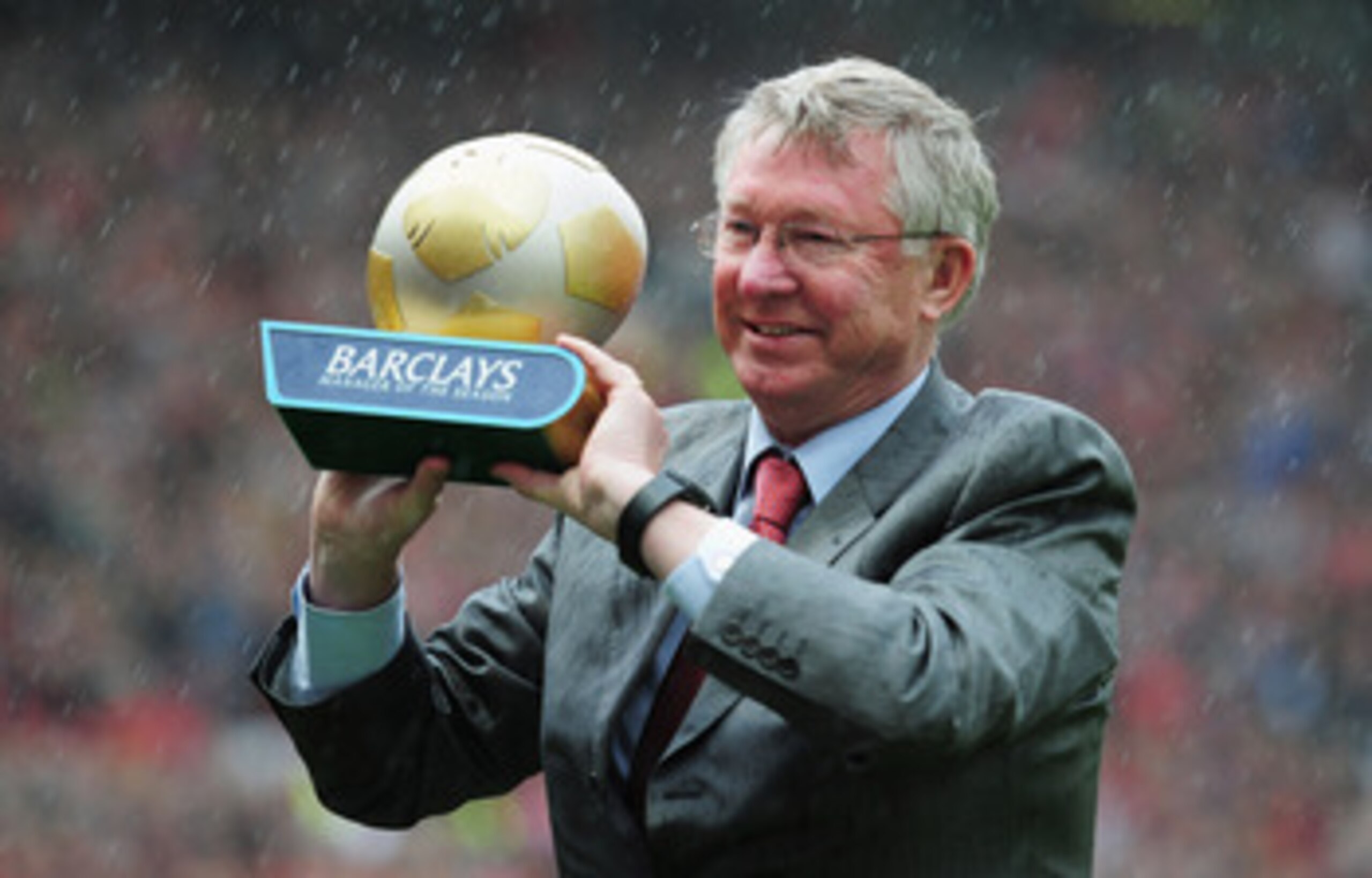 MANCHESTER, ENGLAND - MAY 22:  Sir Alex Ferguson manager of Manchester United is awarded the Barclays Manager of the Year Award prior to the Barclays Premier League match between Manchester United and Blackpool at Old Trafford on May 22, 2011 in Mancheste