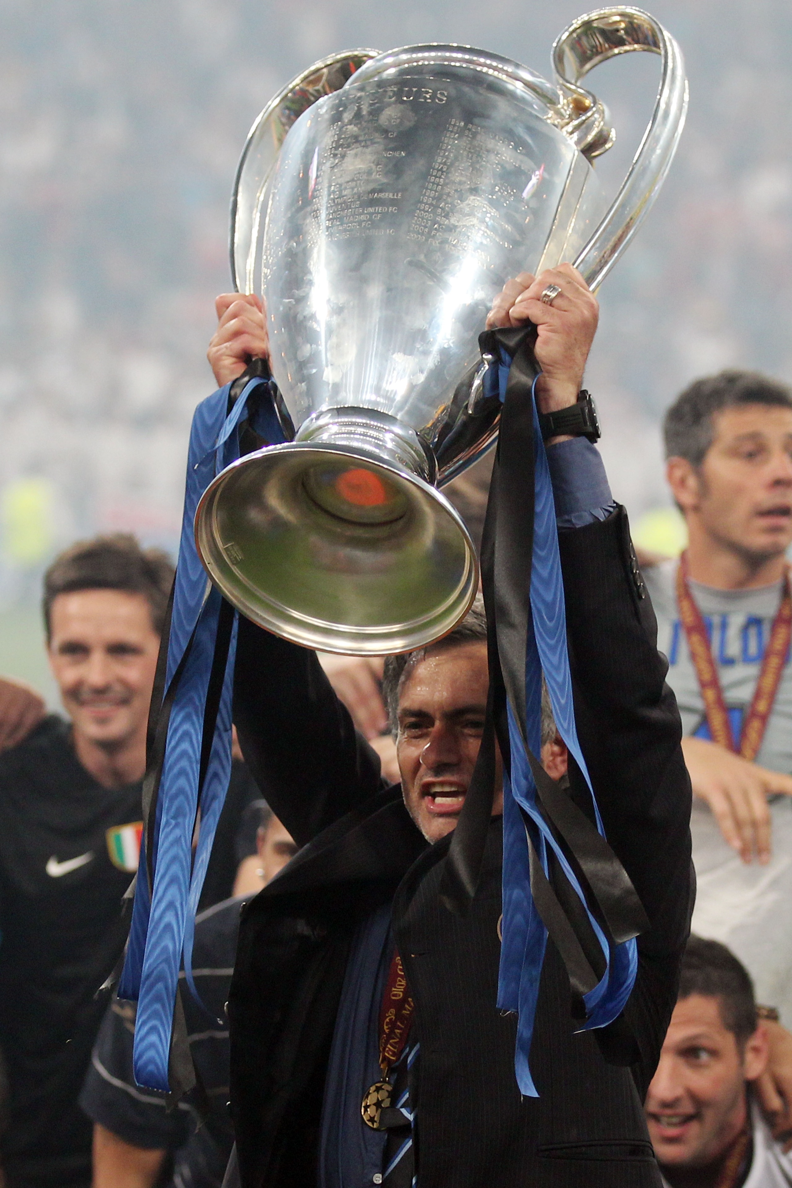 MADRID, SPAIN - MAY 22:  Head coach Jose Mourinho of Inter Milan lifts the UEFA Champions League trophy following their team's victory at the end of the UEFA Champions League Final match between FC Bayern Muenchen and Inter Milan at the Estadio Santiago B