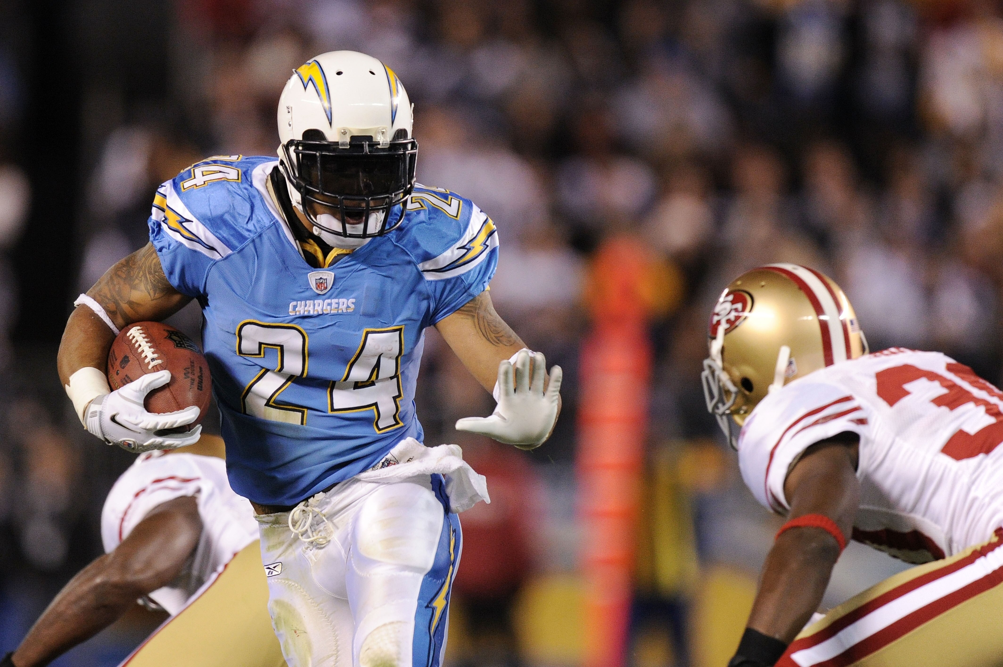 SAN DIEGO, CA - DECEMBER 16:  Running back Ryan Mathews #24 of the San Diego Chargers rushes with the ball against the San Francisco 49ers at Qualcomm Stadium on December 16, 2010 in San Diego, California.  (Photo by Harry How/Getty Images)