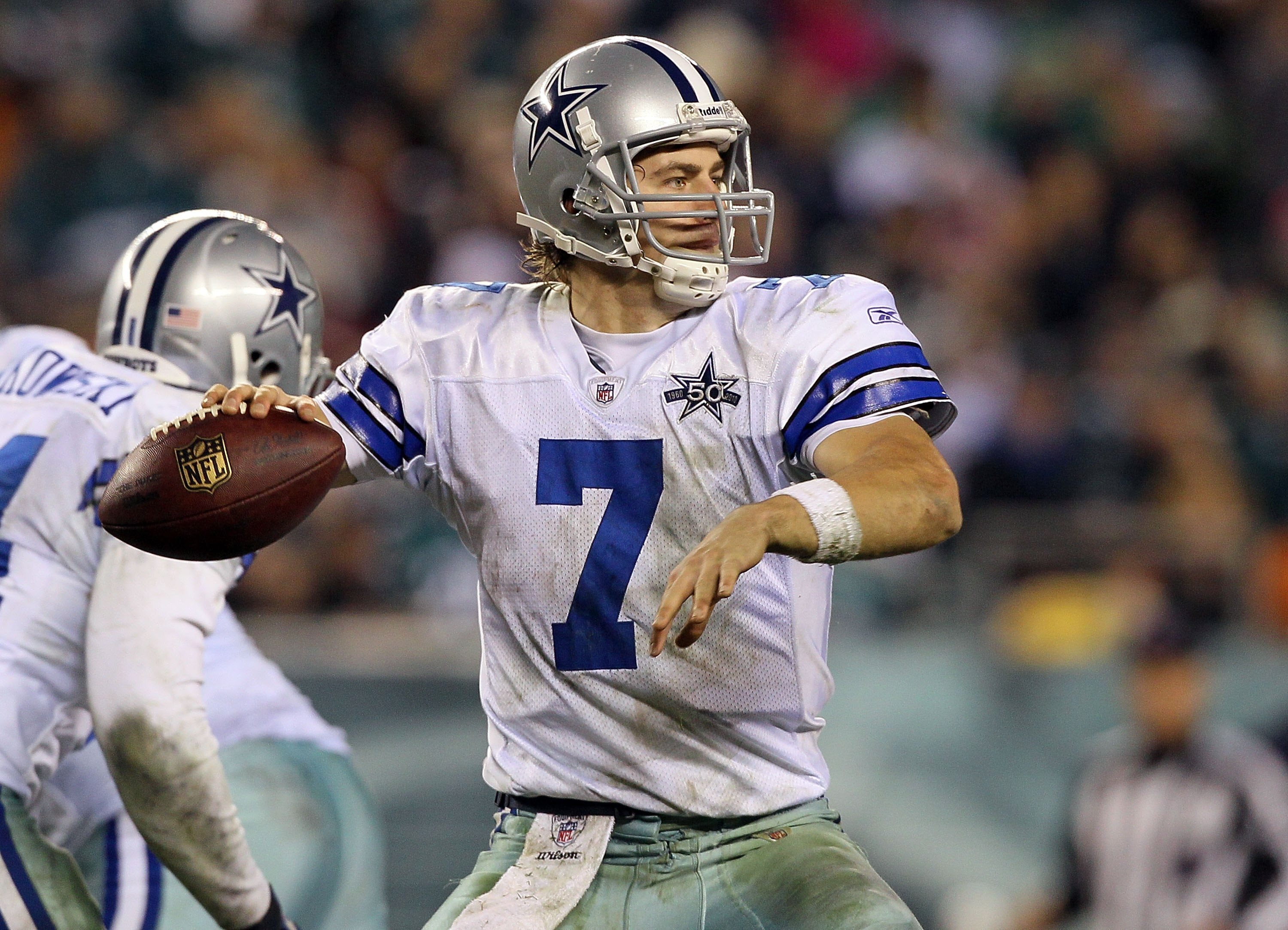 PHILADELPHIA, PA - JANUARY 02:  Stephen McGee #7 of the Dallas Cowboys throws a pass against the Philadelphia Eagles on January 2, 2011 at Lincoln Financial Field in Philadelphia, Pennsylvania.  (Photo by Jim McIsaac/Getty Images)