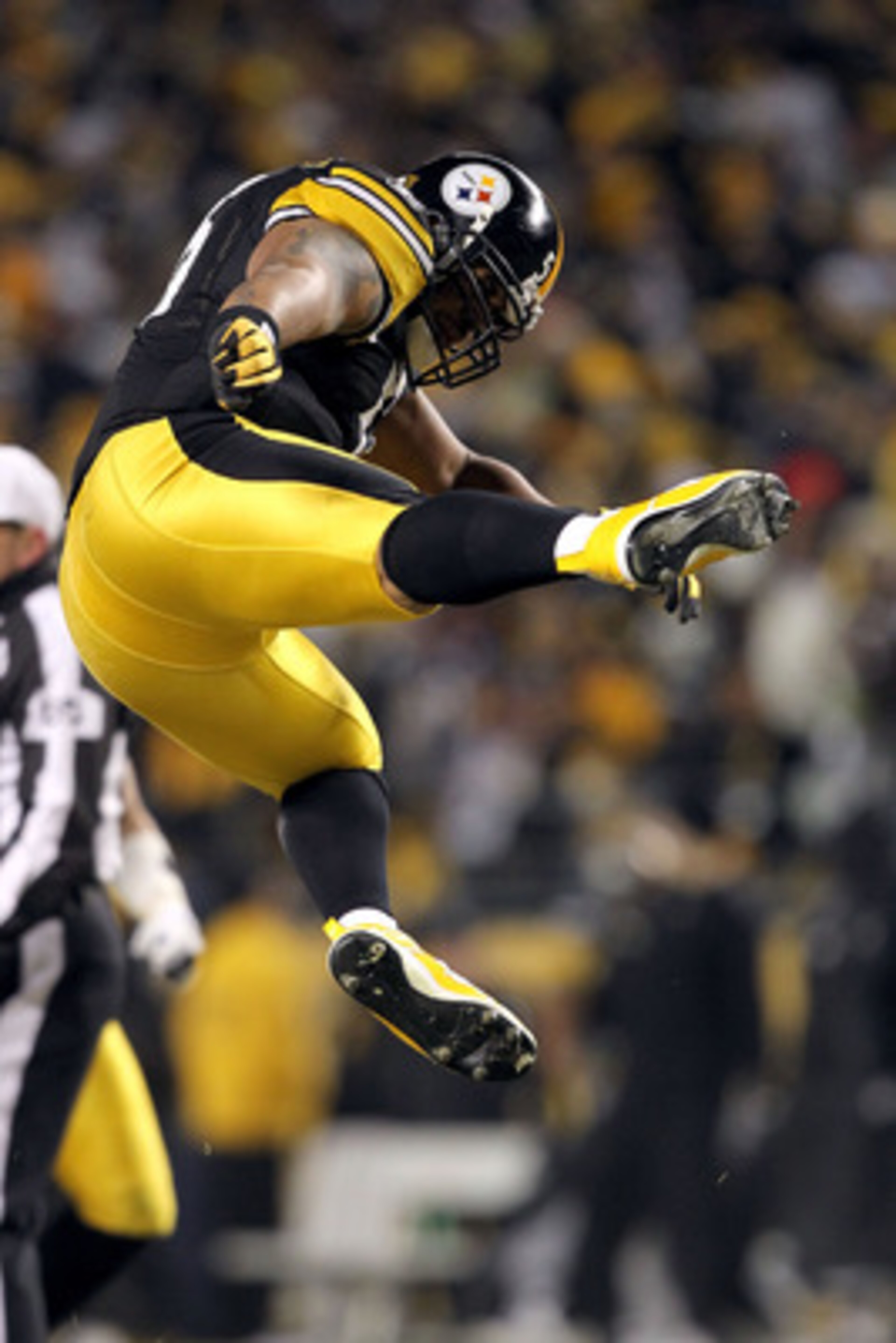 PITTSBURGH, PA - JANUARY 23:  LaMarr Woodley #56 of the Pittsburgh Steelers celebrates after sacking Mark Sanchez #6 of the New York Jets during the 2011 AFC Championship game at Heinz Field on January 23, 2011 in Pittsburgh, Pennsylvania.  (Photo by Al B
