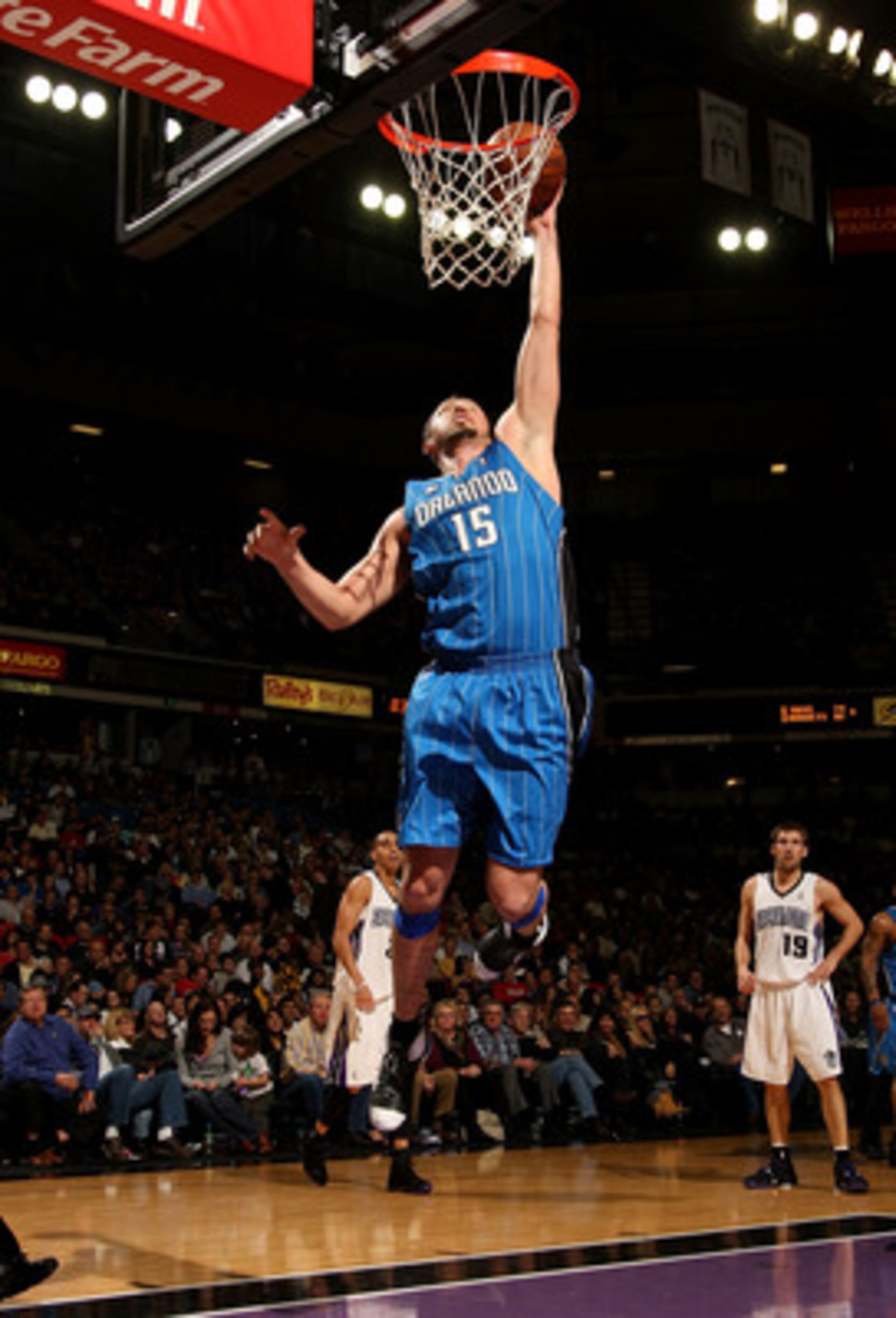 SACRAMENTO, CA - JANUARY 13:  Hedo Turkoglu #15 of the Orlando Magic shoots against the Sacramento Kings during an NBA game on January 13, 2009 at ARCO Arena in Sacramento, California. NOTE TO USER: User expressly acknowledges and agrees that, by download