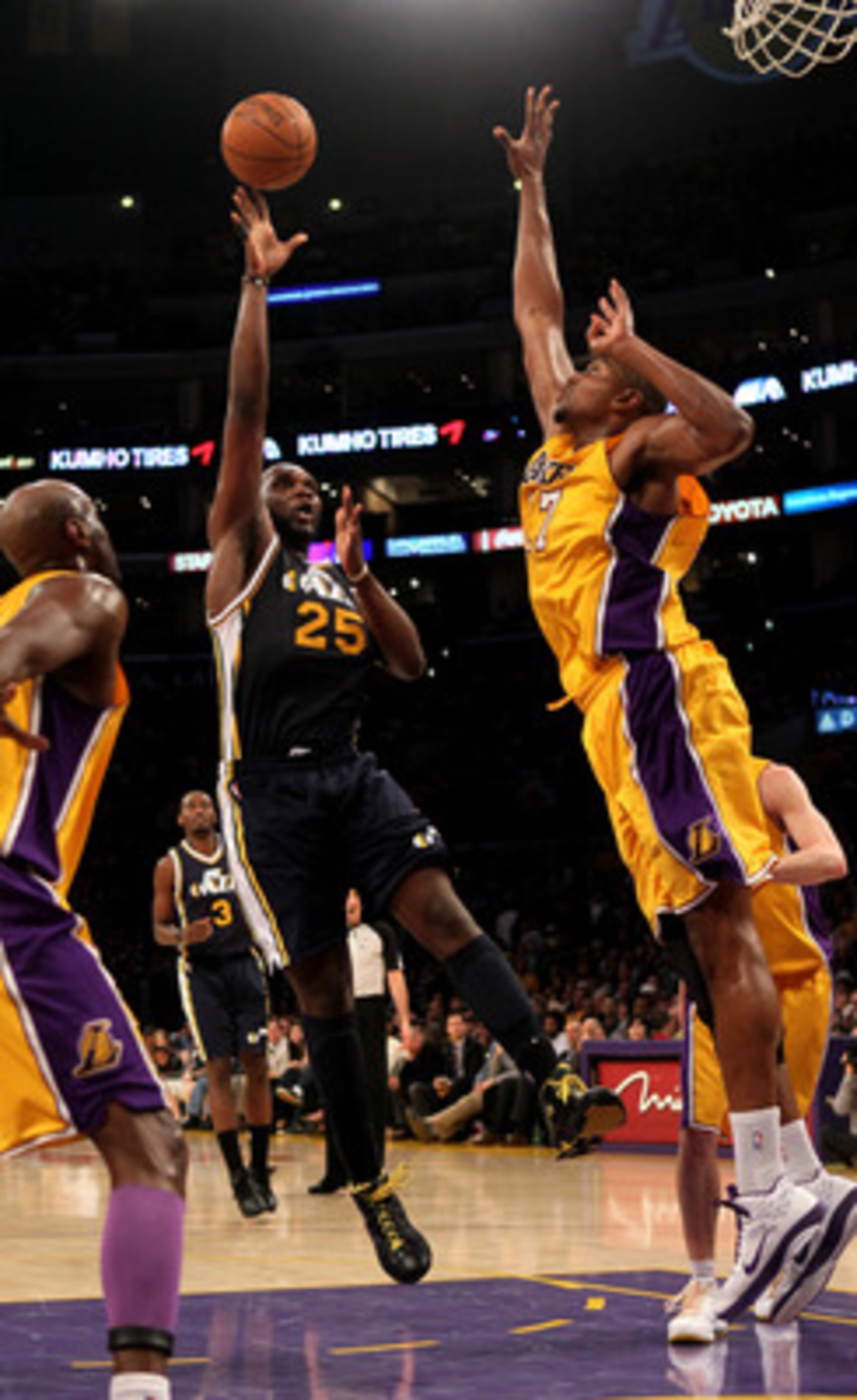 LOS ANGELES, CA - APRIL 5:  Al Jefferson #25 of the Utah Jazz shoots over Andrew Bynum #17 of the Los Angeles Lakers at Staples Center on April 5, 2011 in Los Angeles, California.  NOTE TO USER: User expressly acknowledges and agrees that, by downloading 