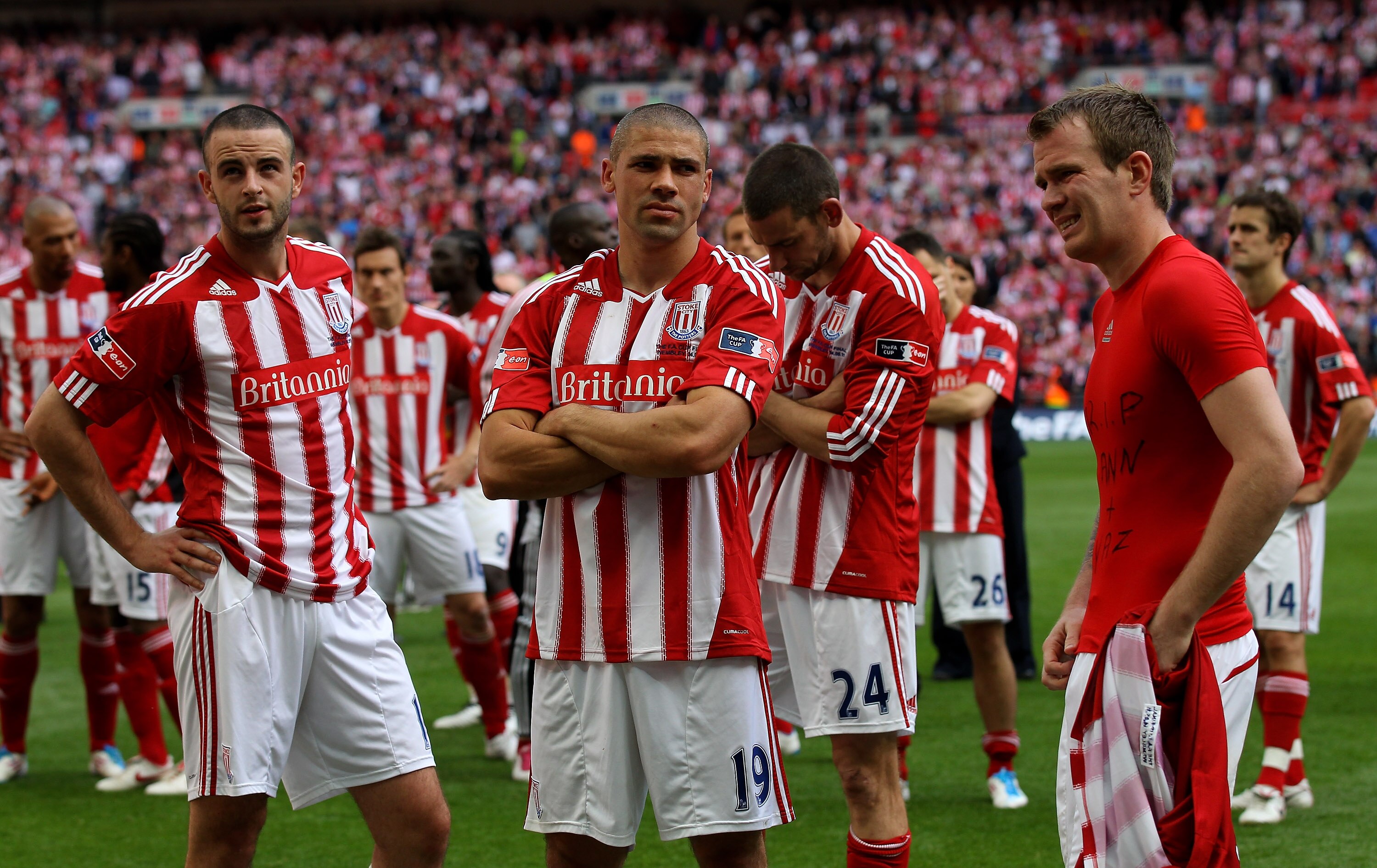LONDON, ENGLAND - MAY 14:  Jonathan Walters of Stoke City and his team mates look dejected at the end of the FA Cup sponsored by E.ON Final match between Manchester City and Stoke City at Wembley Stadium on May 14, 2011 in London, England.  (Photo by Alex
