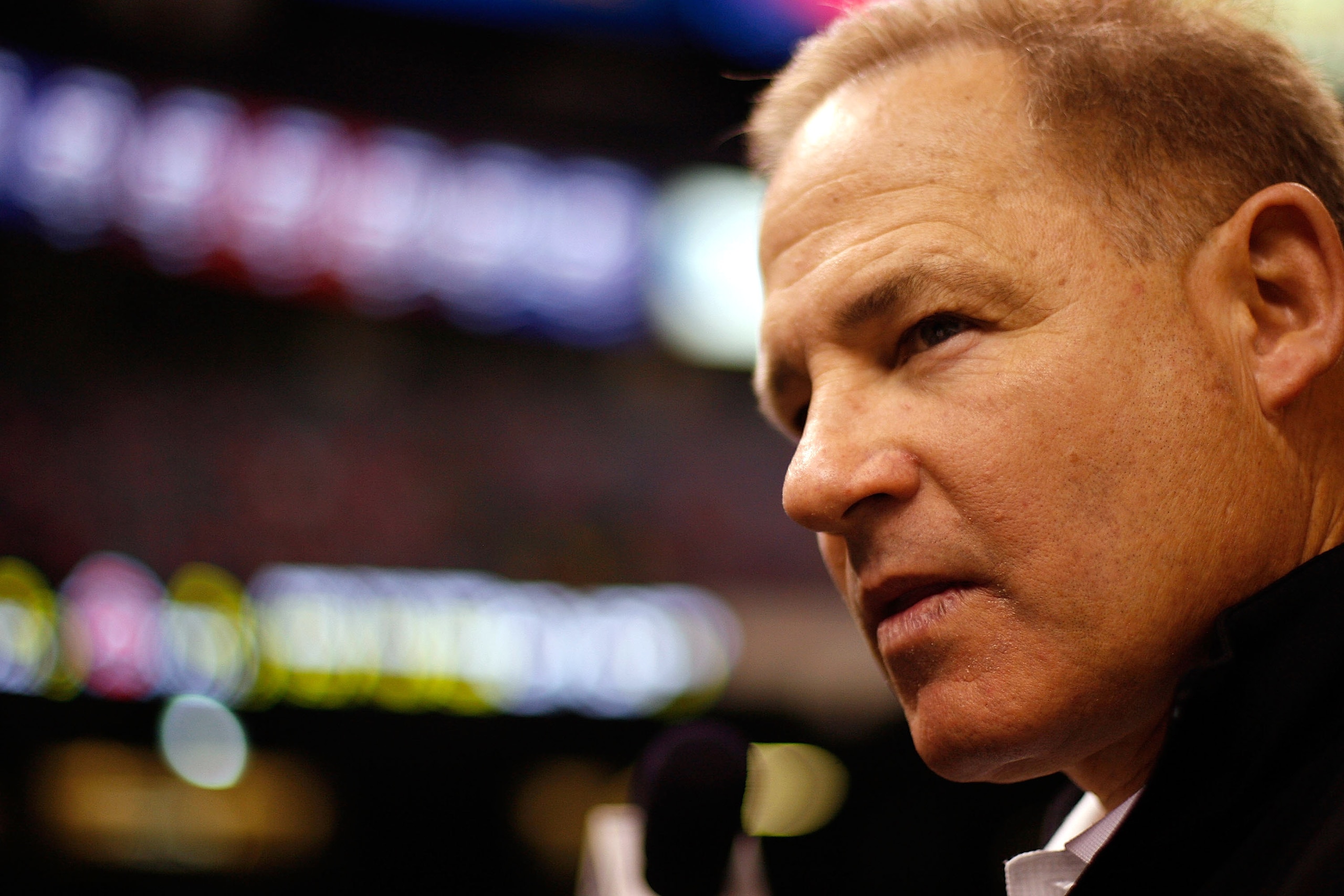 NEW ORLEANS - JANUARY 05:  Head coach Les Miles of the Louisiana State University Tigers answers questions during the LSU media day on January 5, 2008 at the Louisiana Superdome in New Orleans, Louisiana.  LSU will play Ohio State in the BCS Championship