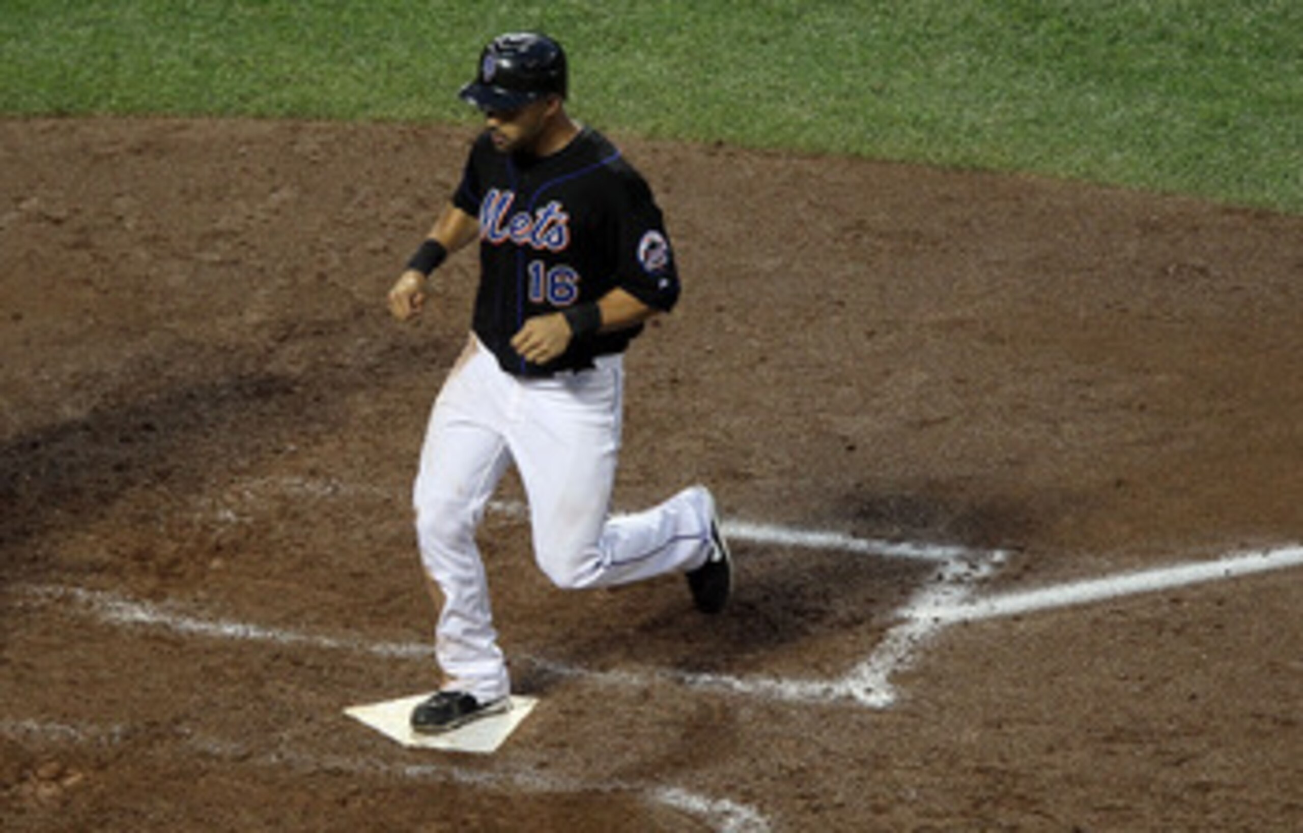 NEW YORK - JULY 31: Angel Pagan #16 of the New York Mets scores a run against the Arizona Diamondbacks on July 31, 2010 at Citi Field in the Flushing neighborhood of the Queens borough of New York City. (Photo by Jim McIsaac/Getty Images) NEW YORK - JULY 31: Angel Pagan #16 of the New York Mets scores a run against the Arizona Diamondbacks on July 31, 2010 at Citi Field in the Flushing neighborhood of the Queens borough of New York City. (Photo by Jim McIsaac/Getty Images)