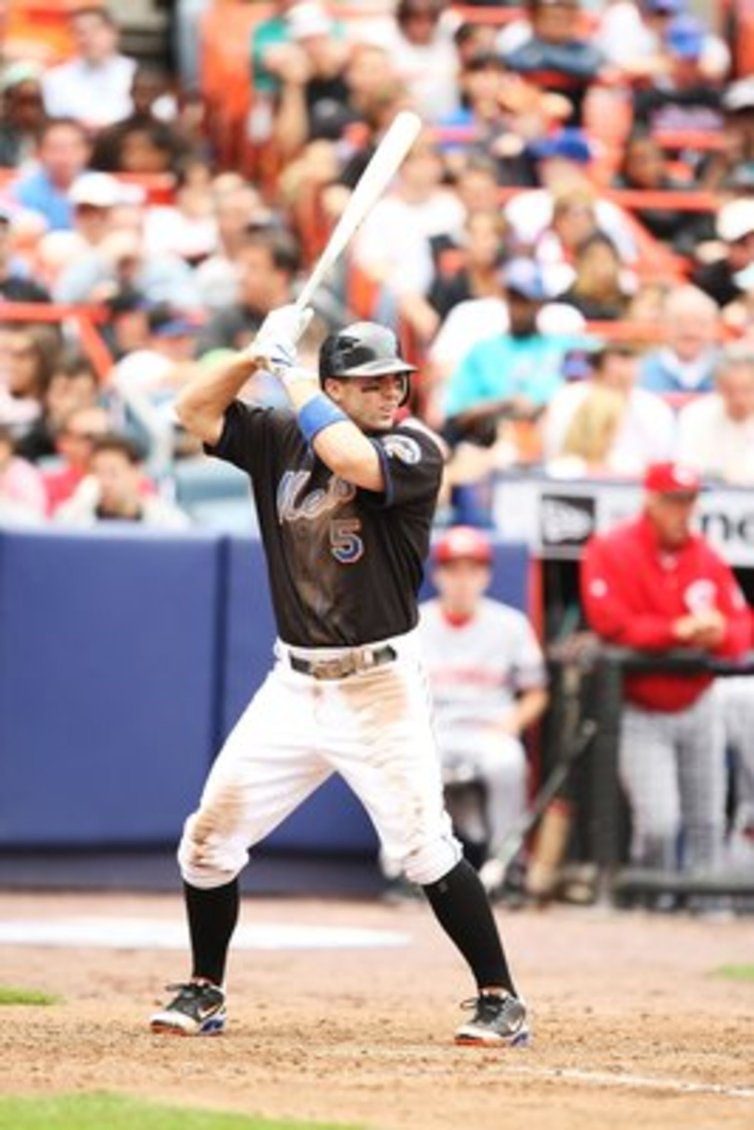 NEW YORK - MAY 10: David Wright #5 of the New York Mets bats against the Cincinnati Reds during their game at Shea Stadium on May 10, 2008 in the Queens Borough of Flushing, New York. (Photo by Al Bello/Getty Images) NEW YORK - MAY 10: David Wright #5 of the New York Mets bats against the Cincinnati Reds during their game at Shea Stadium on May 10, 2008 in the Queens Borough of Flushing, New York. (Photo by Al Bello/Getty Images)
