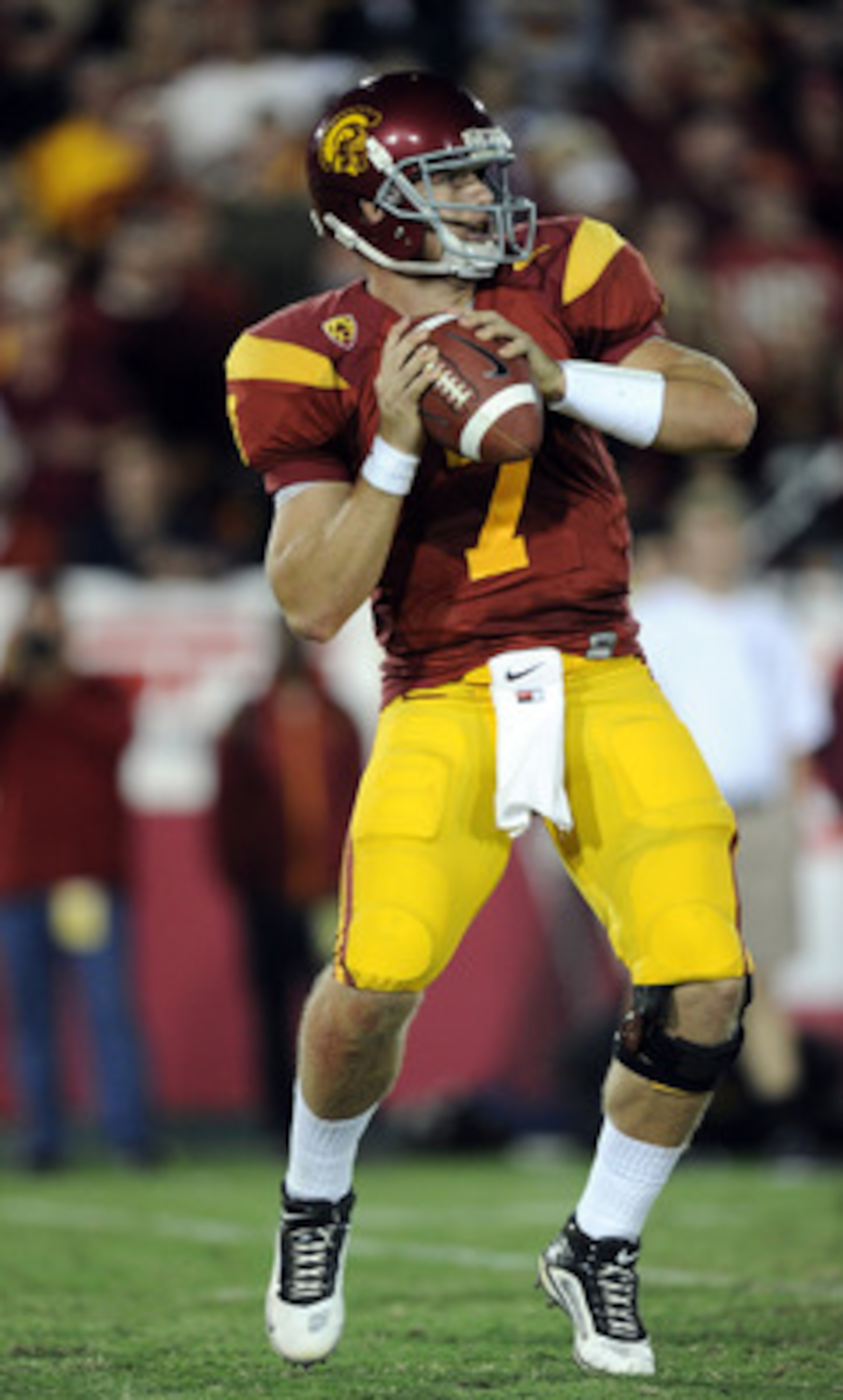 LOS ANGELES, CA - OCTOBER 30:  Matt Barkley #7 of the USC Trojans passes against the Oregon Ducks at Los Angeles Memorial Coliseum on October 30, 2010 in Los Angeles, California.  (Photo by Harry How/Getty Images)