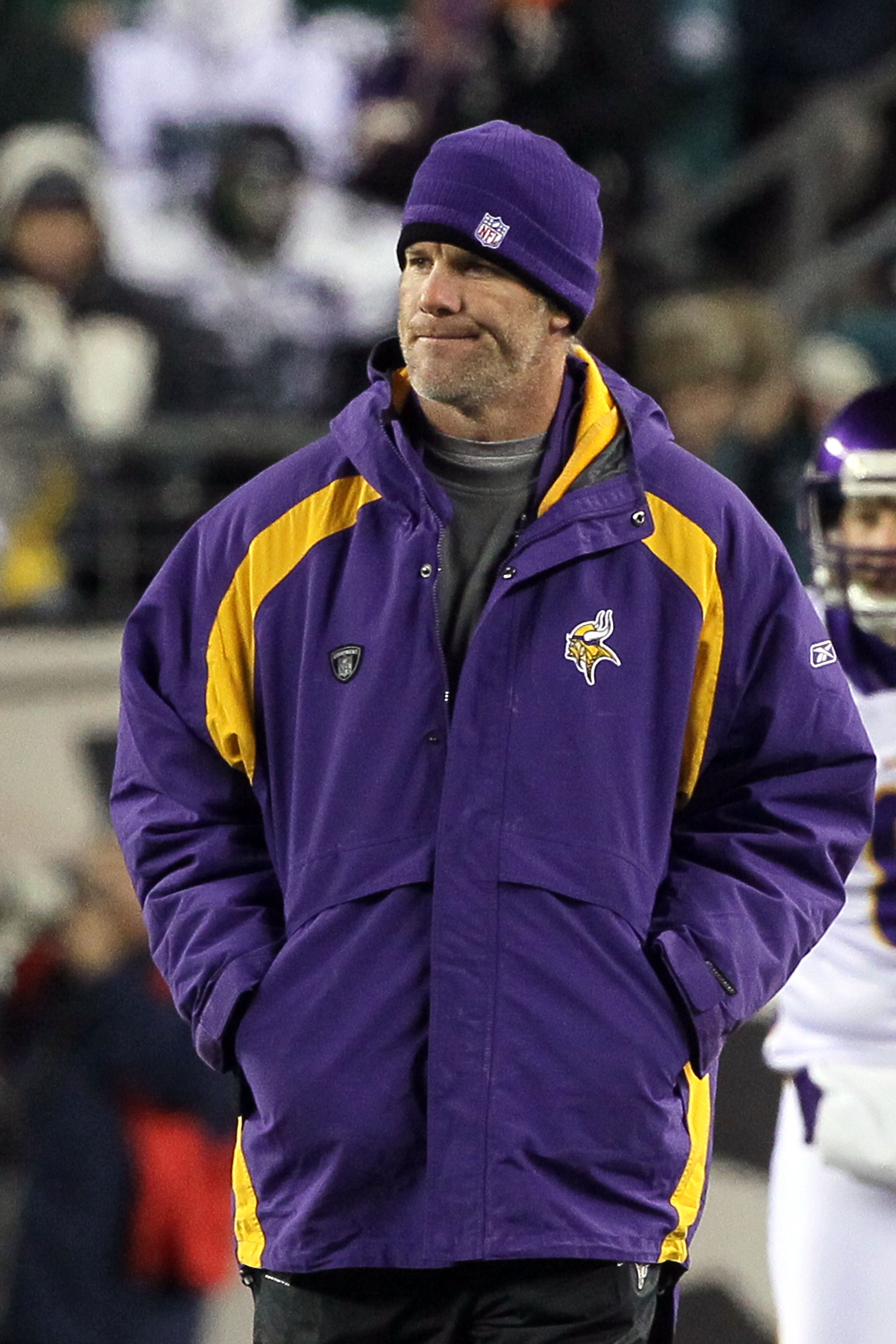 PHILADELPHIA, PA - DECEMBER 28:  Injured Quarterback Brett Favre #4 of the Minnesota Vikings stands on the field during thier game against the Philadelphia Eagles at Lincoln Financial Field on December 26, 2010 in Philadelphia, Pennsylvania.  (Photo by Ji