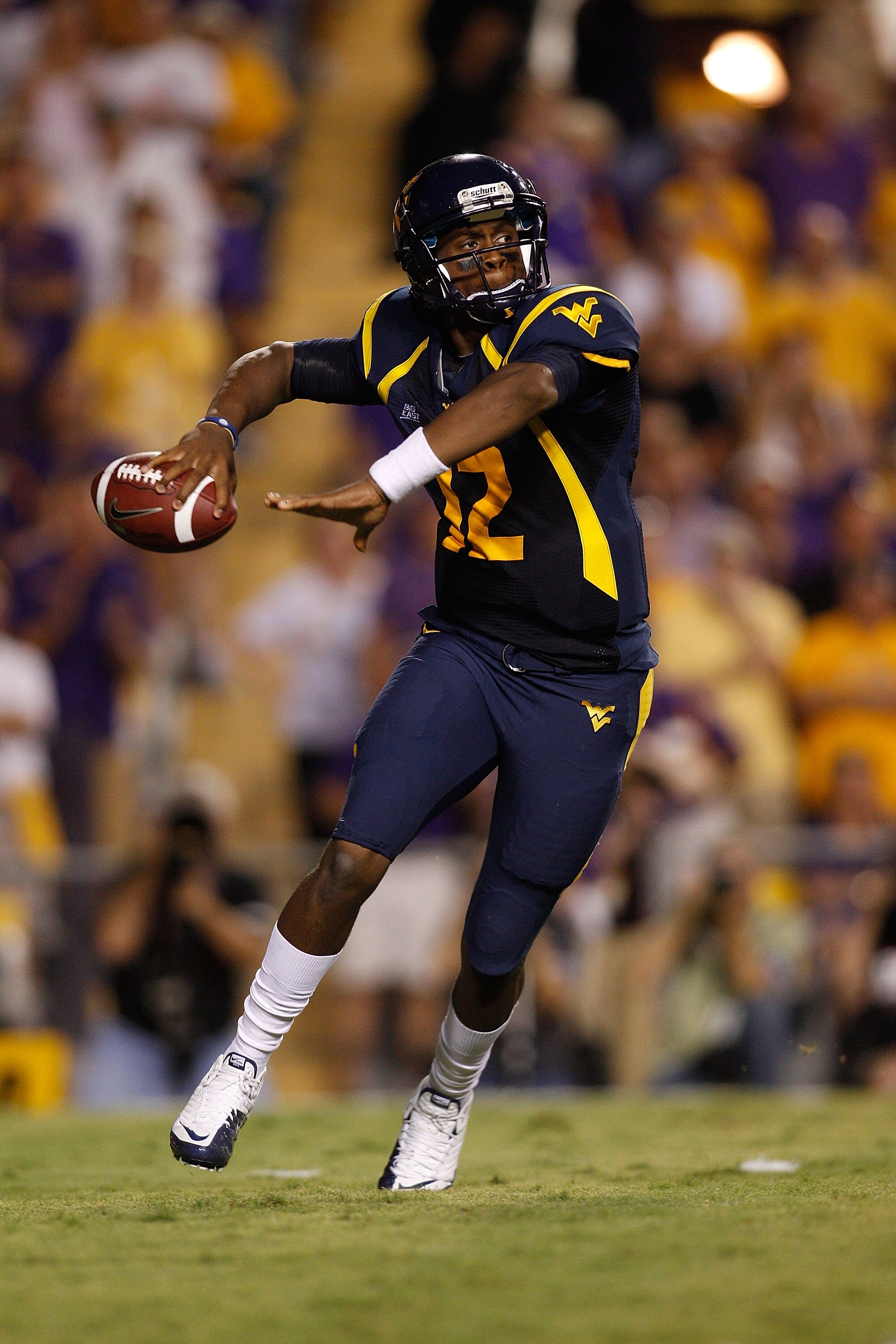 BATON ROUGE, LA - SEPTEMBER 25:  Quarterback Geno Smith #12 of the West Virginia Mountaineers in action against the Louisiana State University Tigers at Tiger Stadium on September 25, 2010 in Baton Rouge, Louisiana.  (Photo by Chris Graythen/Getty Images)