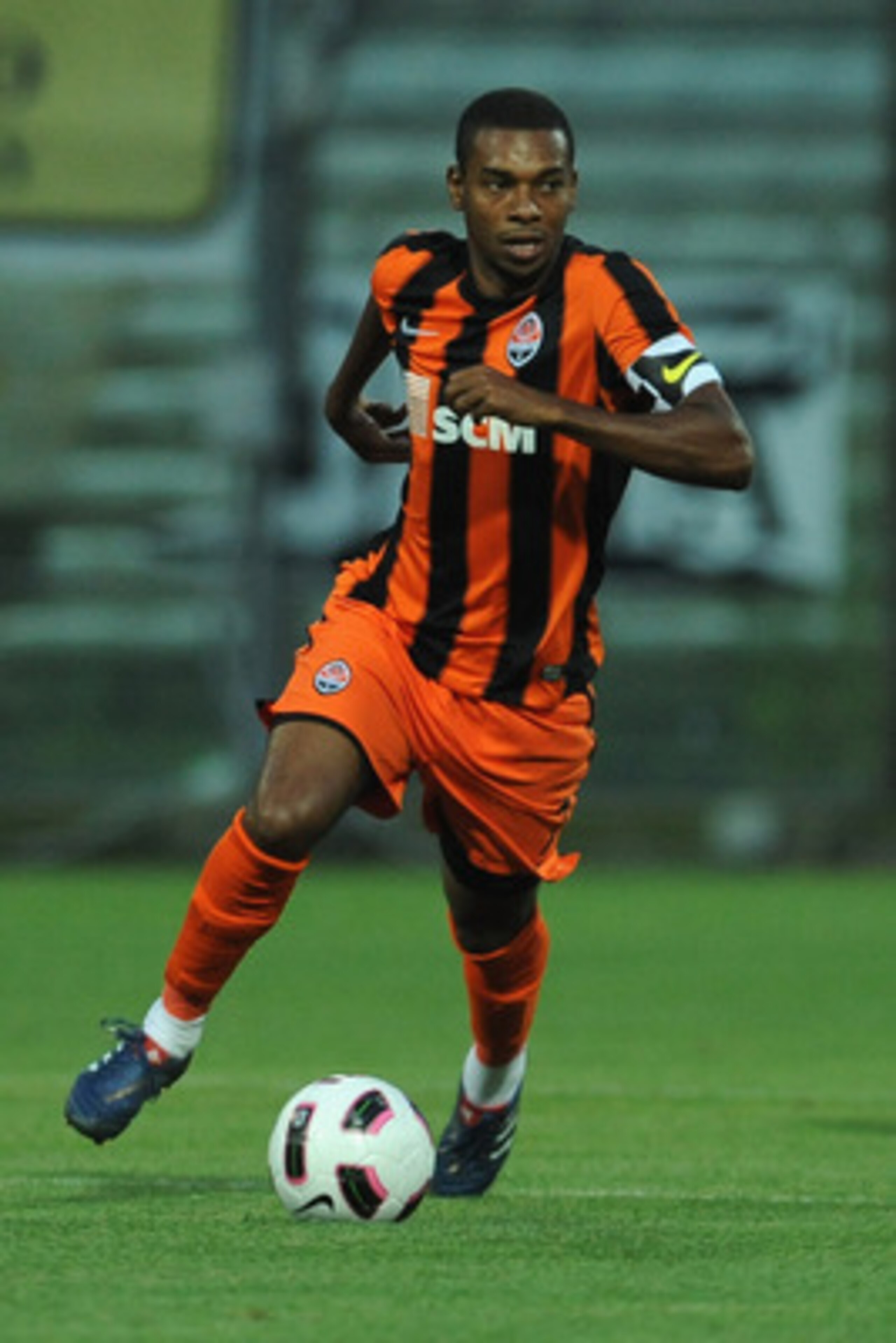 PARMA, ITALY - AUGUST 10:  Fernandinho of Shakhtar Donetsk in action during preseason frienldy match between Parma FC and Shakhtar Donetsk at Ennio Tardini Stadium on August 10, 2010 in Parma, Italy.  (Photo by Valerio Pennicino/Getty Images)