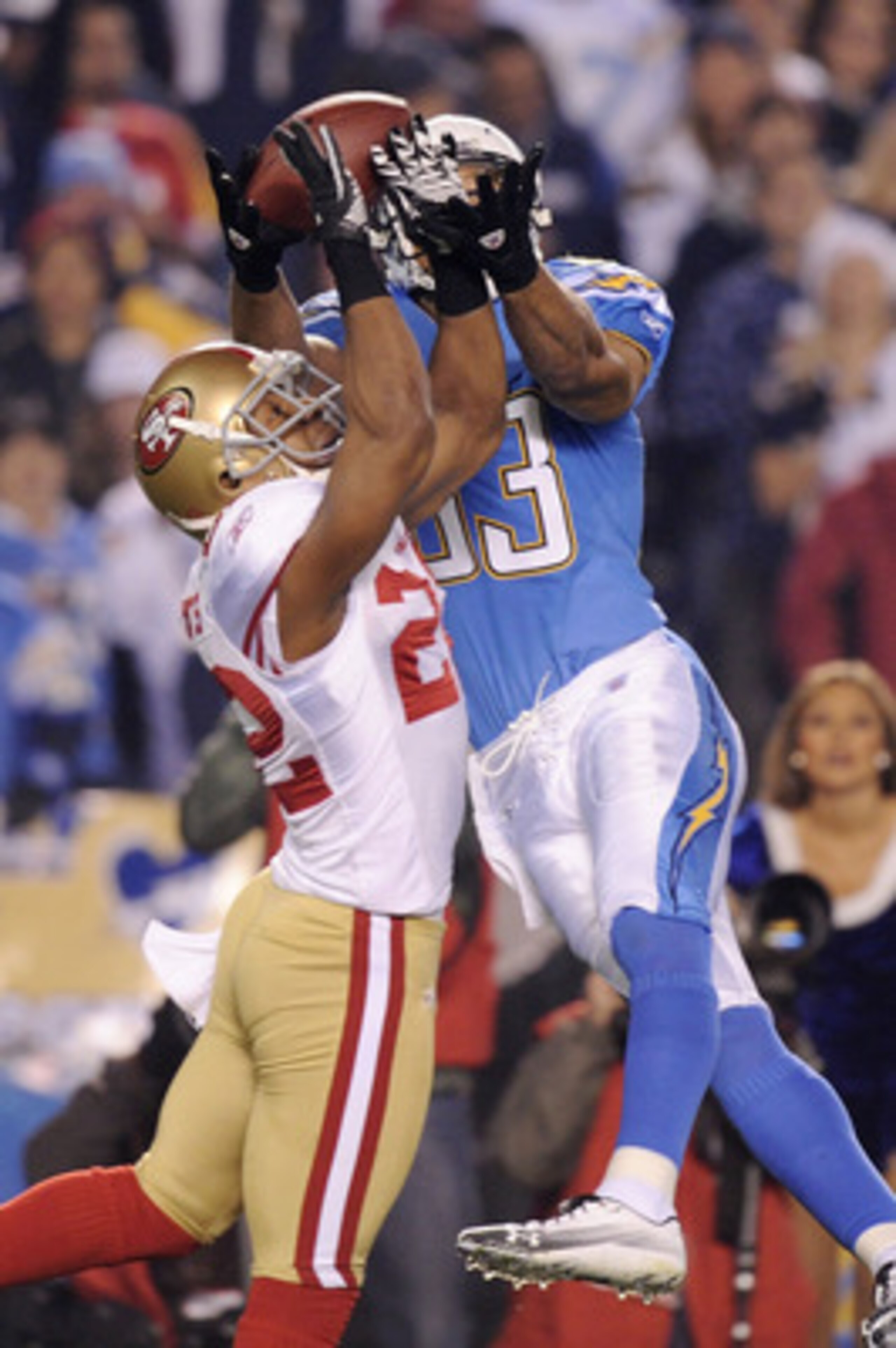SAN DIEGO, CA - DECEMBER 16:  Wide receiver Vincent Jackson #83 of the San Diego Chargers makes a 58-yard touchdown catch in the first quarter as Nate Clements #22 of the San Francisco 49ers defends at Qualcomm Stadium on December 16, 2010 in San Diego, C