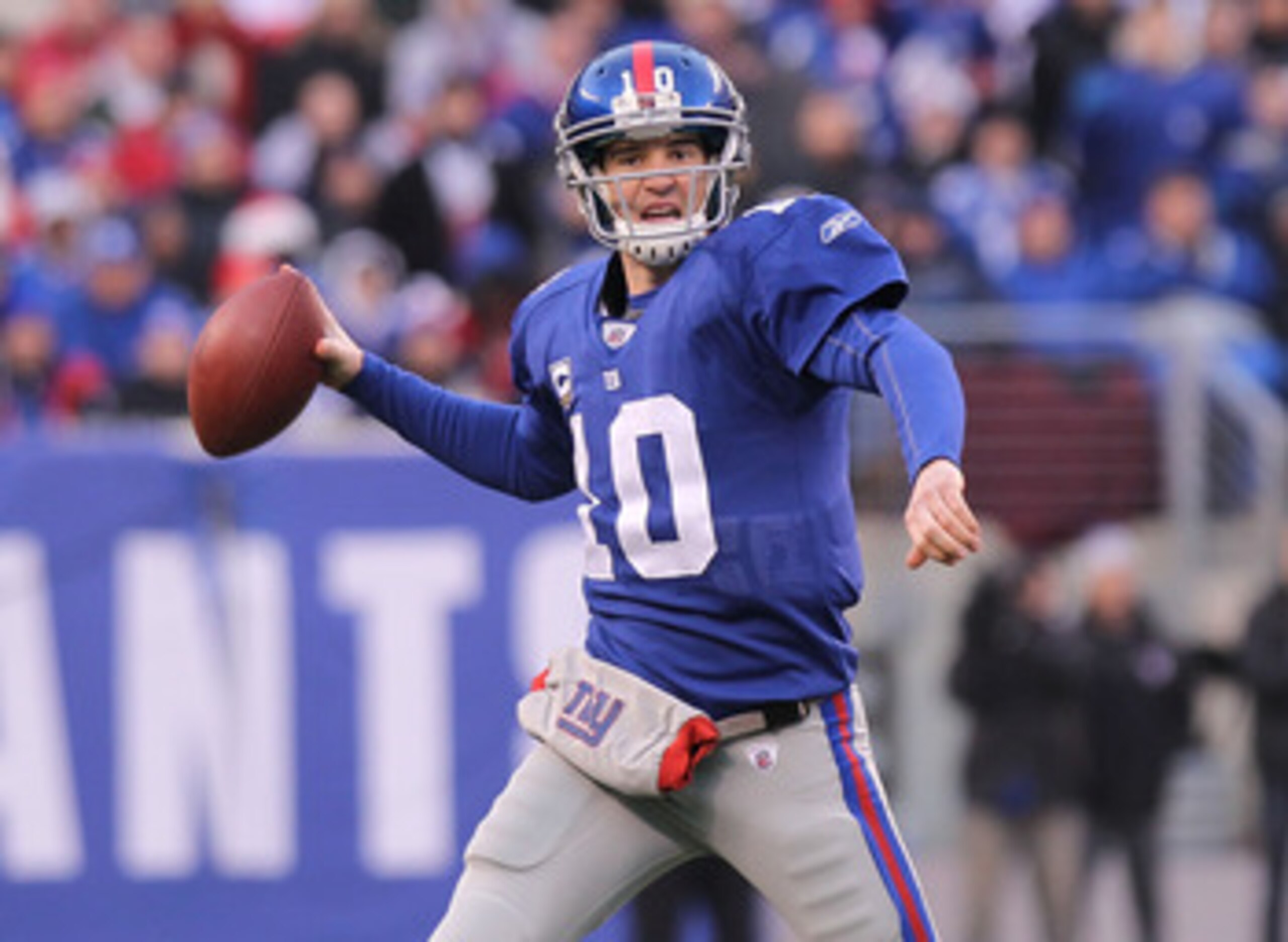EAST RUTHERFORD, NJ - DECEMBER 19:  Eli Manning #10 of the New York Giants passes against the Philadelphia Eagles at New Meadowlands Stadium on December 19, 2010 in East Rutherford, New Jersey.  (Photo by Nick Laham/Getty Images)