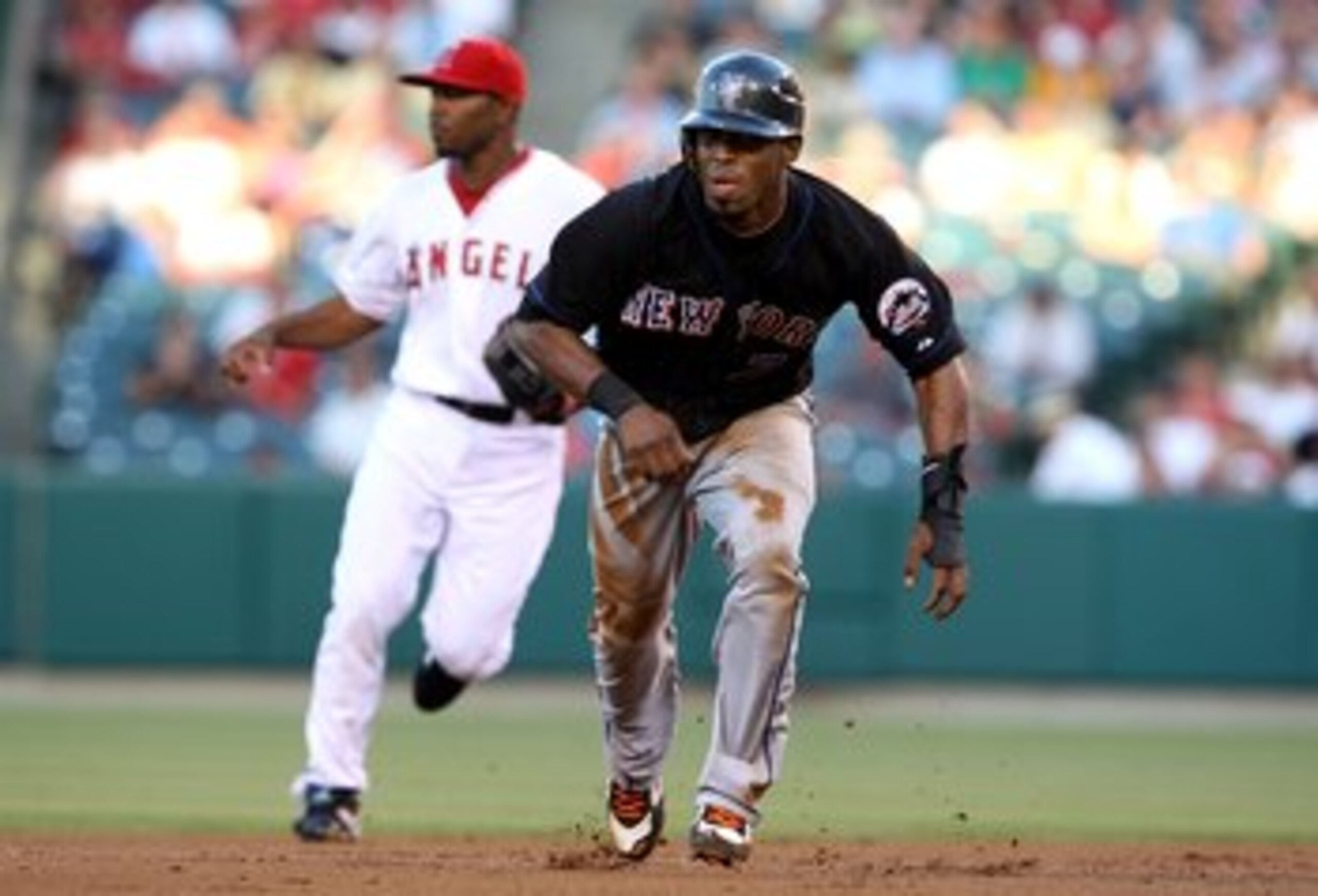 ANAHEIM, CA - JUNE 18:  Jose Reyes #7  of the New York Mets runs the bases against the Los Angeles Angels of Anaheim on June 18, 2008 at Angel Stadium in Anaheim, California.  The Mets won 5-4 in 10 innings.  (Photo by Stephen Dunn/Getty Images)