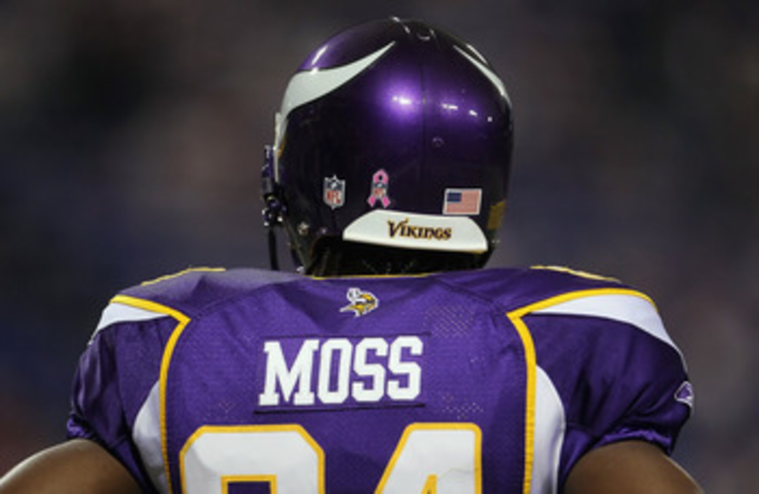 EAST RUTHERFORD, NJ - OCTOBER 11:  Randy Moss #84 of the Minnesota Vikings looks on against the New York Jets at New Meadowlands Stadium on October 11, 2010 in East Rutherford, New Jersey. The Jets won 29-20.  (Photo by Jim McIsaac/Getty Images)