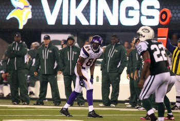 EAST RUTHERFORD, NJ - OCTOBER 11:  Randy Moss #84 of the Minnesota Vikings lines up on offense against the New York Jets at New Meadowlands Stadium on October 11, 2010 in East Rutherford, New Jersey.  (Photo by Jim McIsaac/Getty Images)