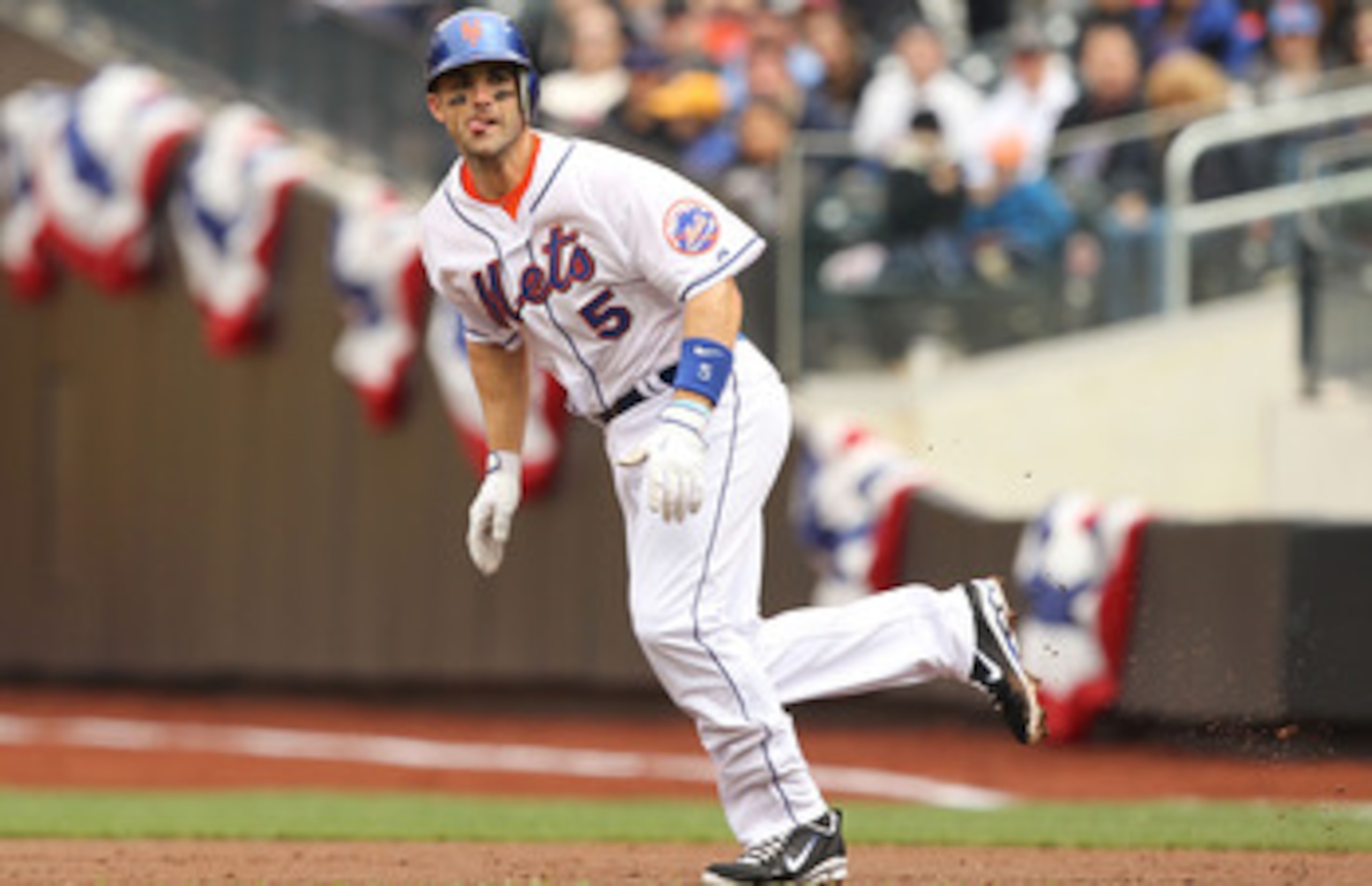 NEW YORK, NY - APRIL 10:  David Wright #5 of the New York Mets in action against the Washington Nationals during their game on April 10, 2011 at Citi Field in the Flushing neighborhood of the Queens borough of New York City.  (Photo by Al Bello/Getty Imag